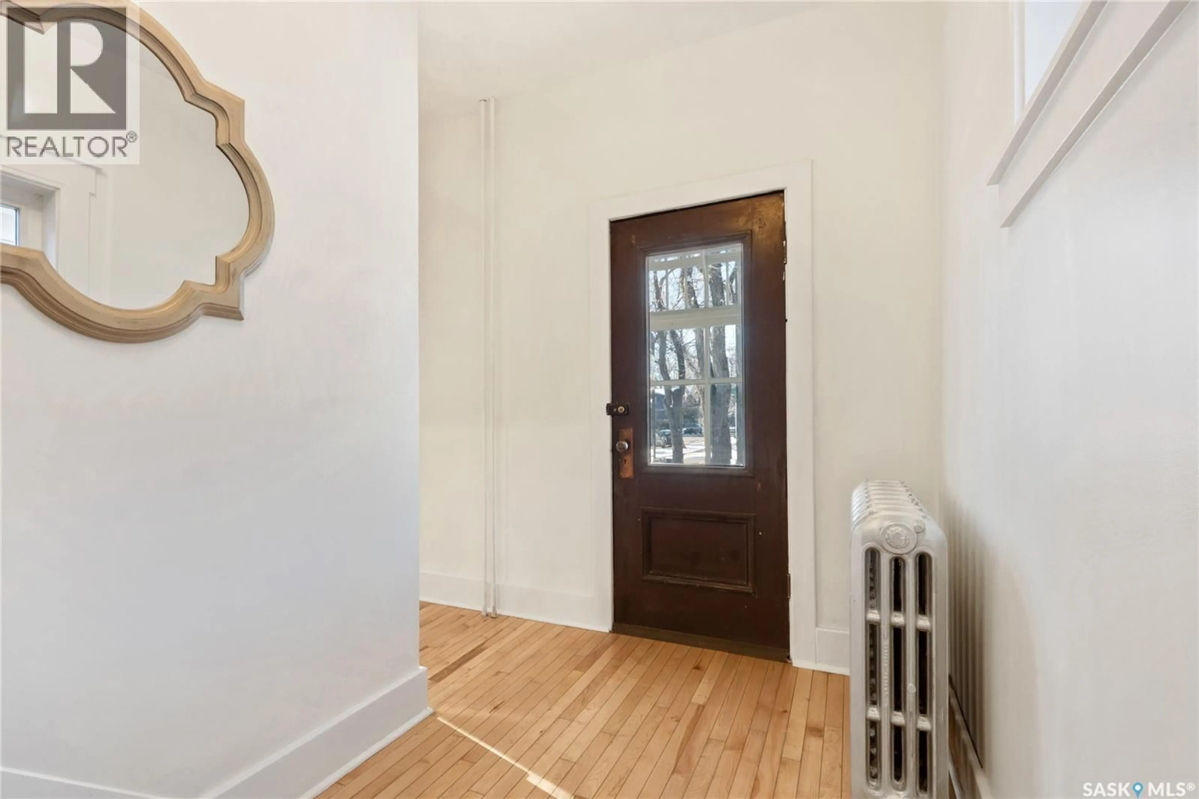 Indoor entryway for 700 5TH AVENUE, Saskatoon Saskatchewan S7K2R5