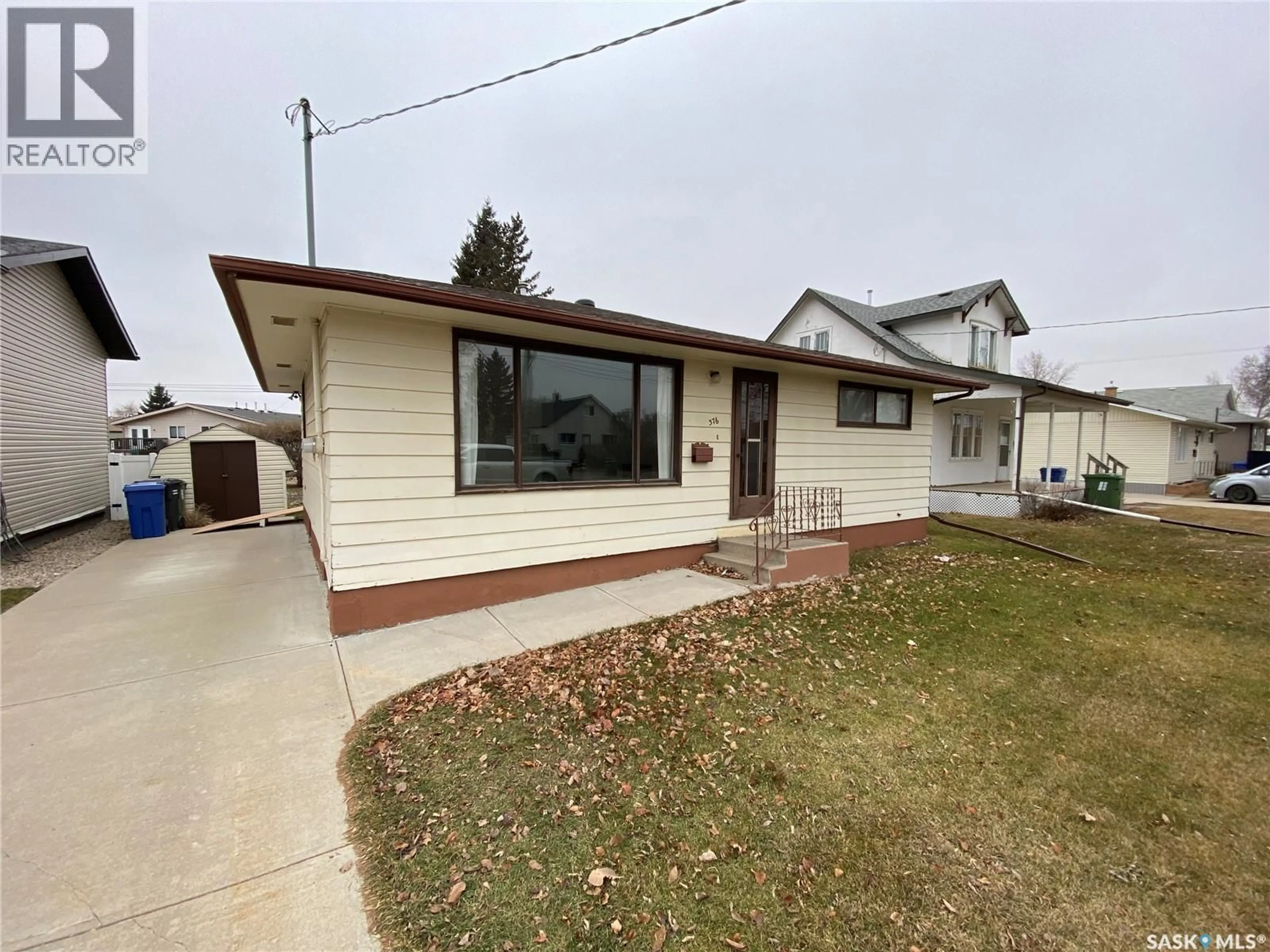 Home with vinyl exterior material, street for 376 MAPLE AVENUE, Yorkton Saskatchewan S3N1X3