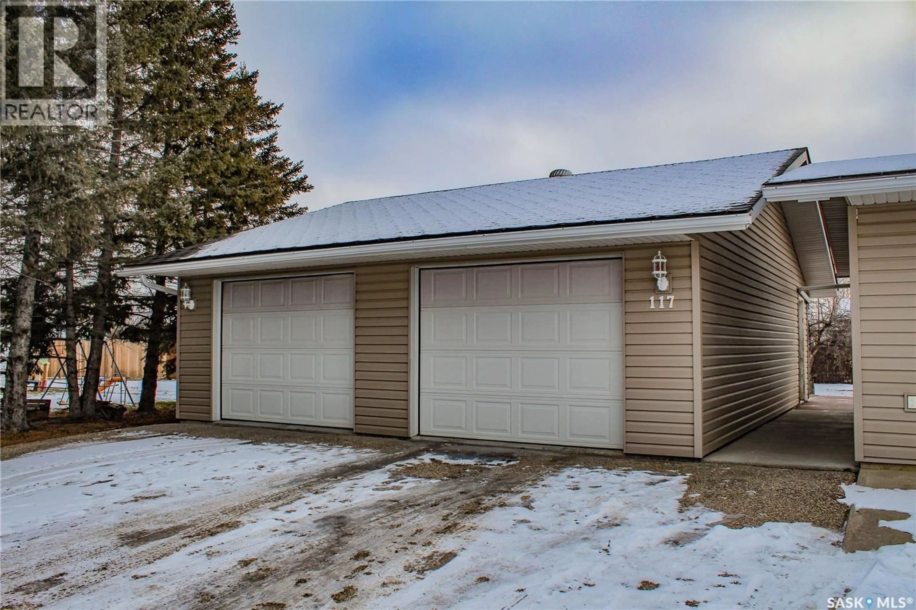 Indoor garage for 117 SASKATCHEWAN CRESCENT, Kinistino Saskatchewan S0J0A6