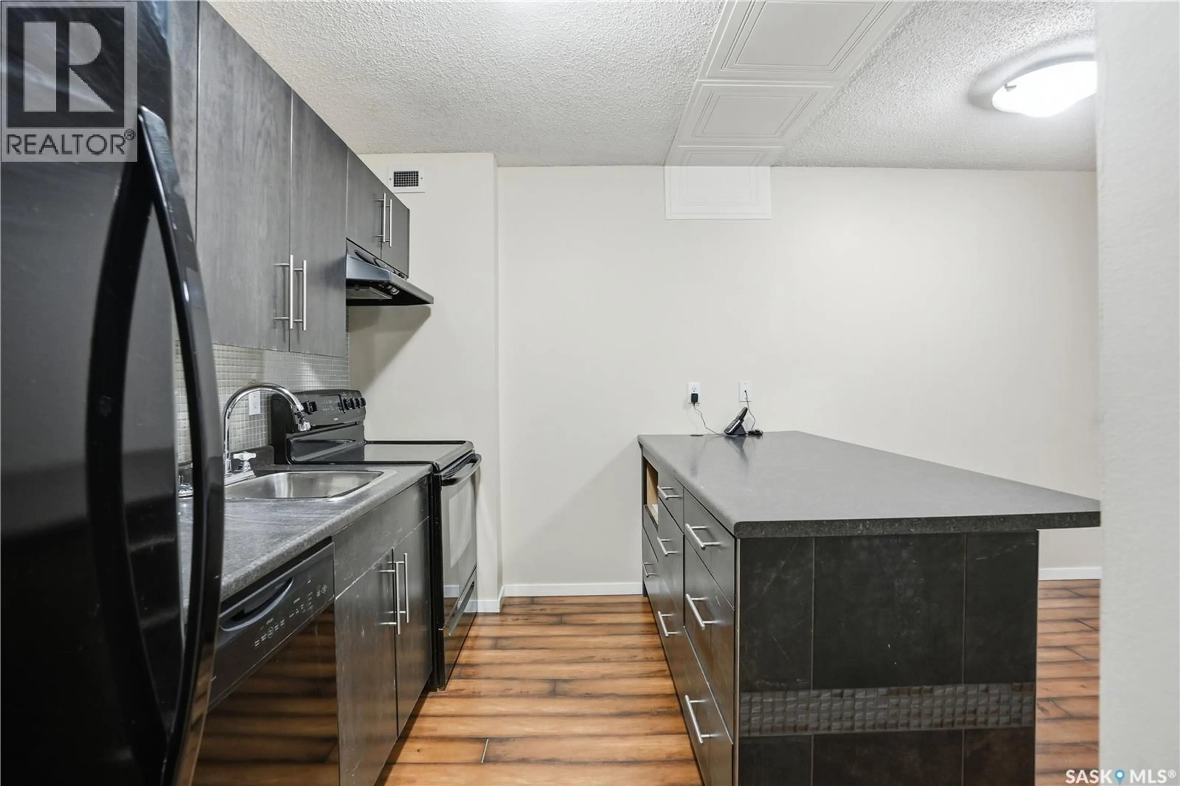 Standard kitchen, unknown for N - 505 430 5TH AVENUE, Saskatoon Saskatchewan S7K6Z3