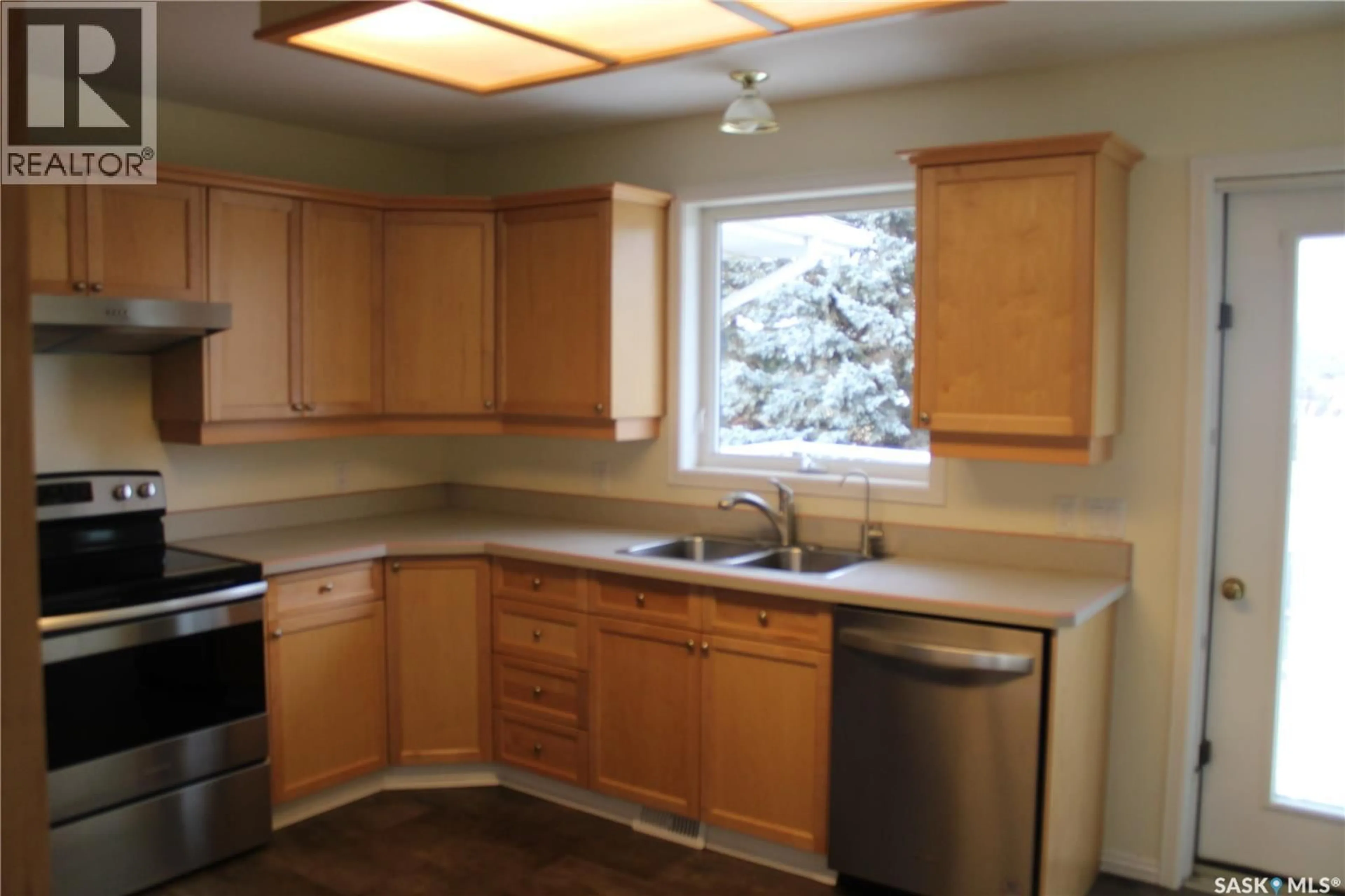 Standard kitchen, unknown for 76 RUSSELL DRIVE, Yorkton Saskatchewan S3N3W2