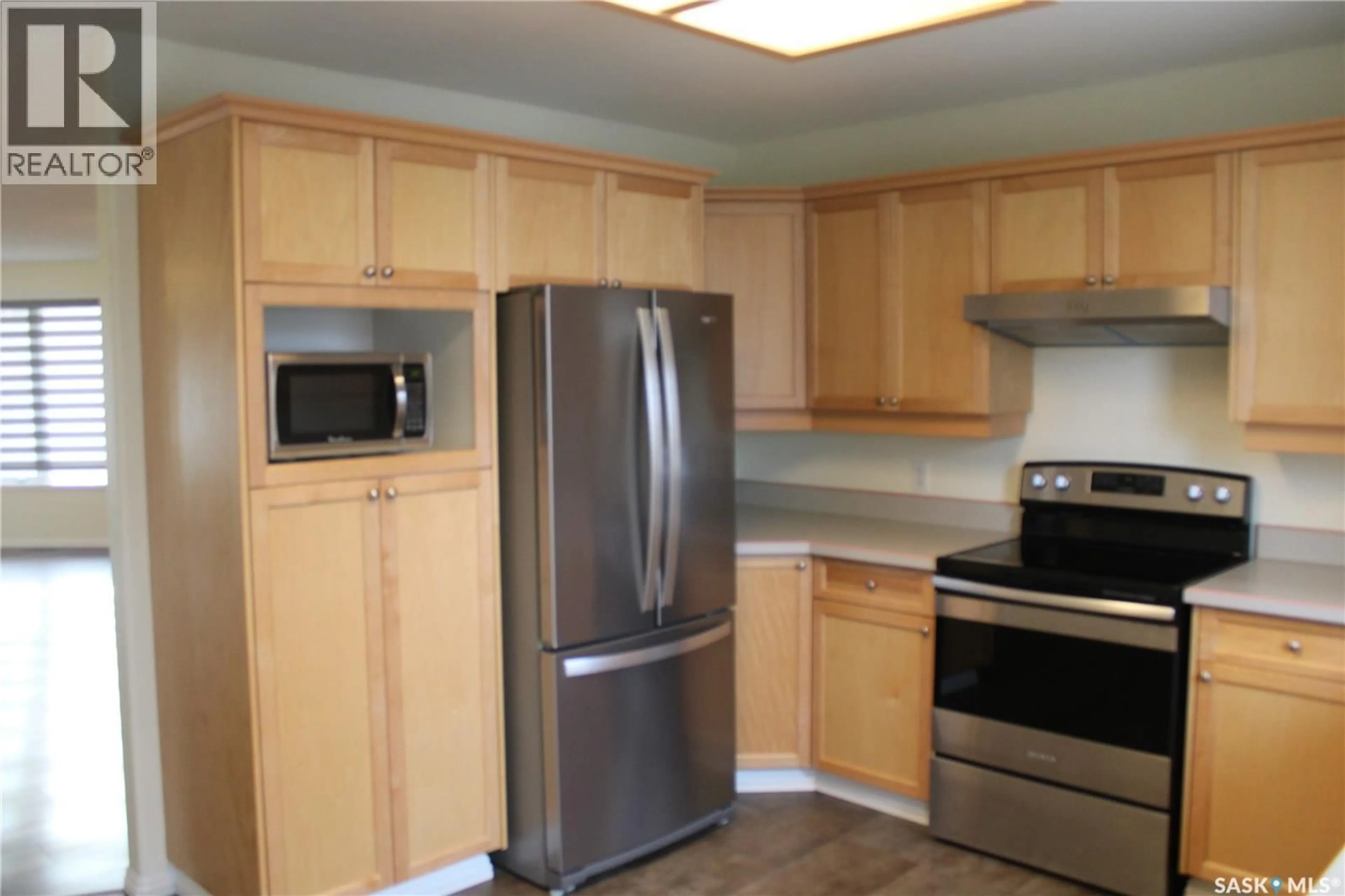 Standard kitchen, wood/laminate floor for 76 RUSSELL DRIVE, Yorkton Saskatchewan S3N3W2