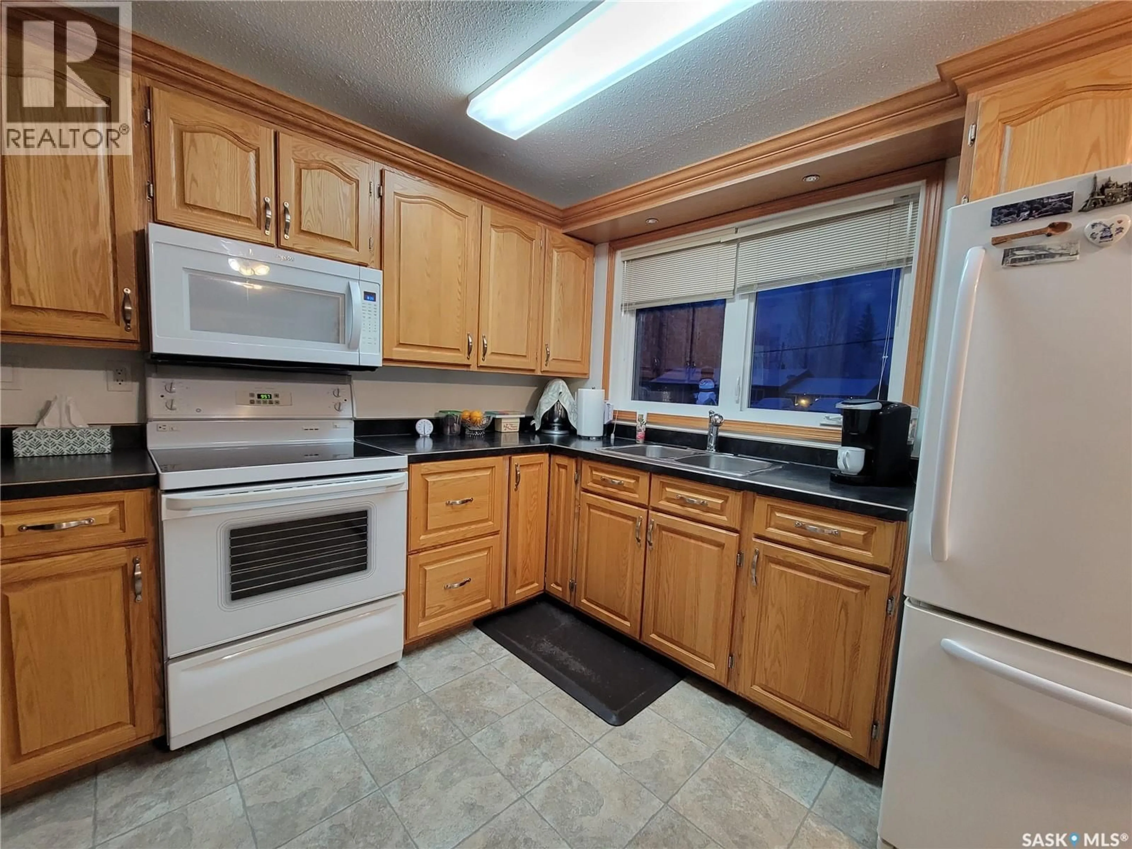 Standard kitchen, unknown for 4920 EXPRESS AVENUE, Macklin Saskatchewan S0L2C0