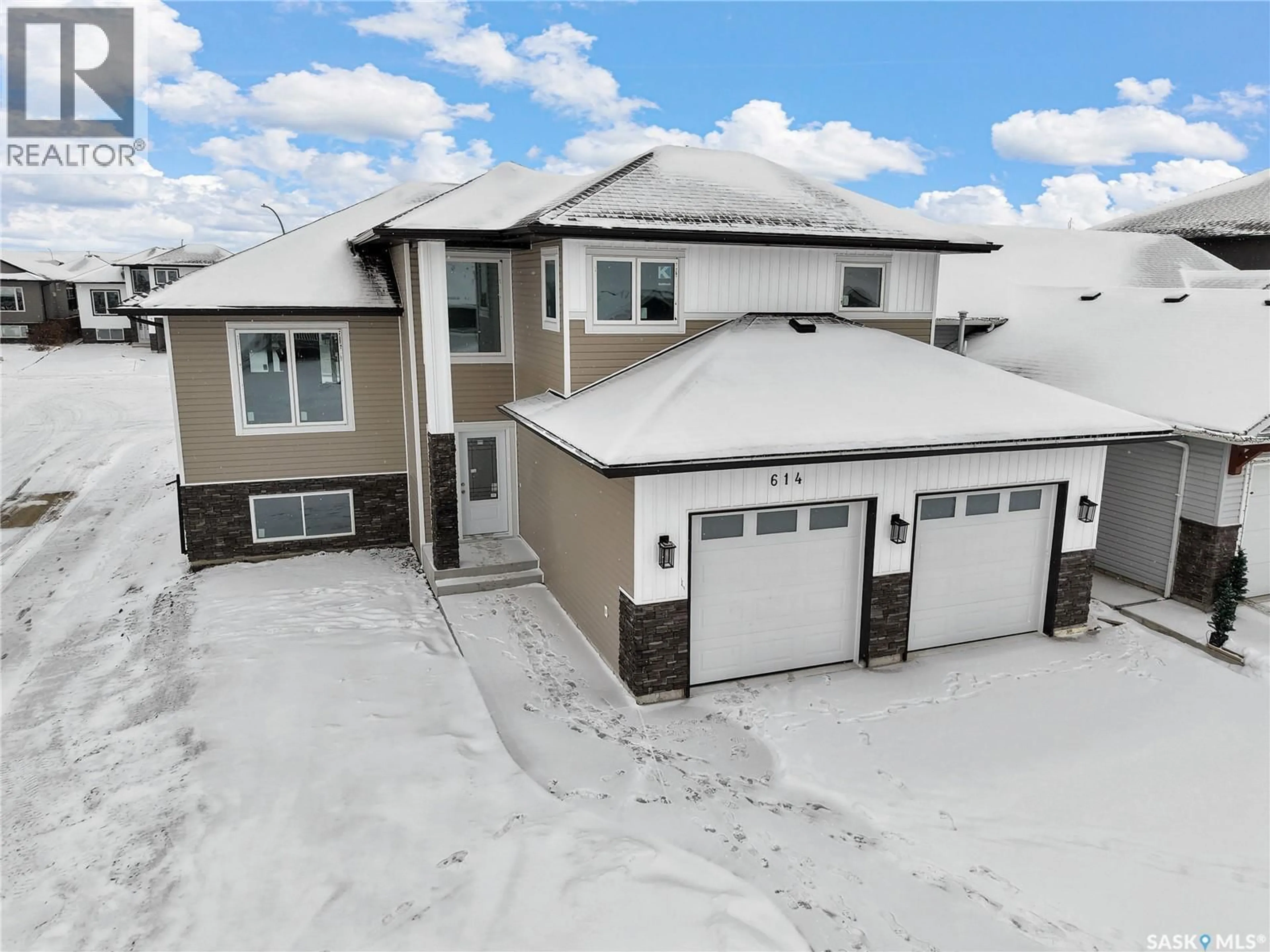 A pic from outside/outdoor area/front of a property/back of a property/a pic from drone, street for 614 CASPER COVE, Warman Saskatchewan S0K4S4