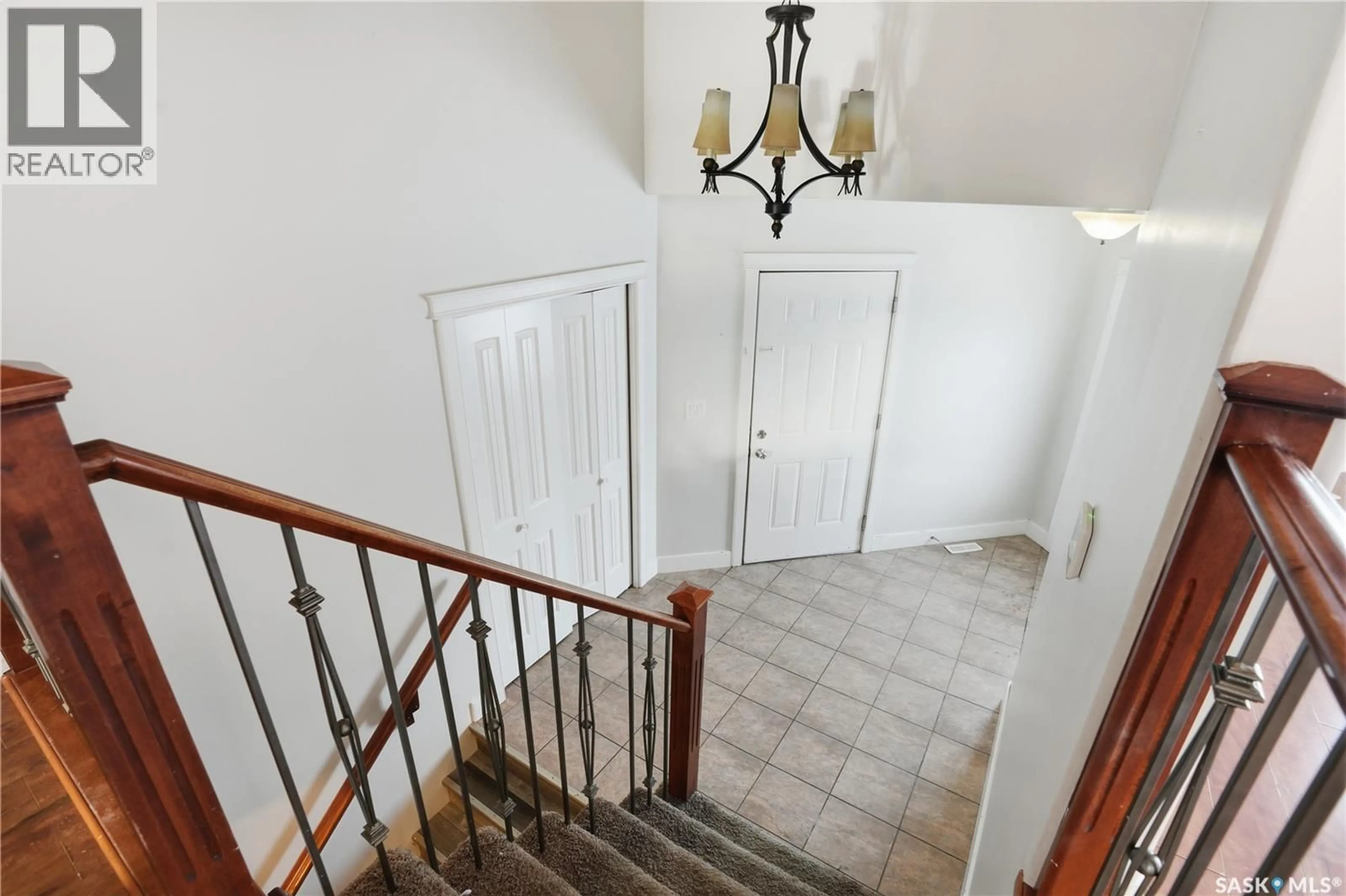 Indoor foyer for 339 WEST HAMPTON BOULEVARD, Saskatoon Saskatchewan S7R0B5