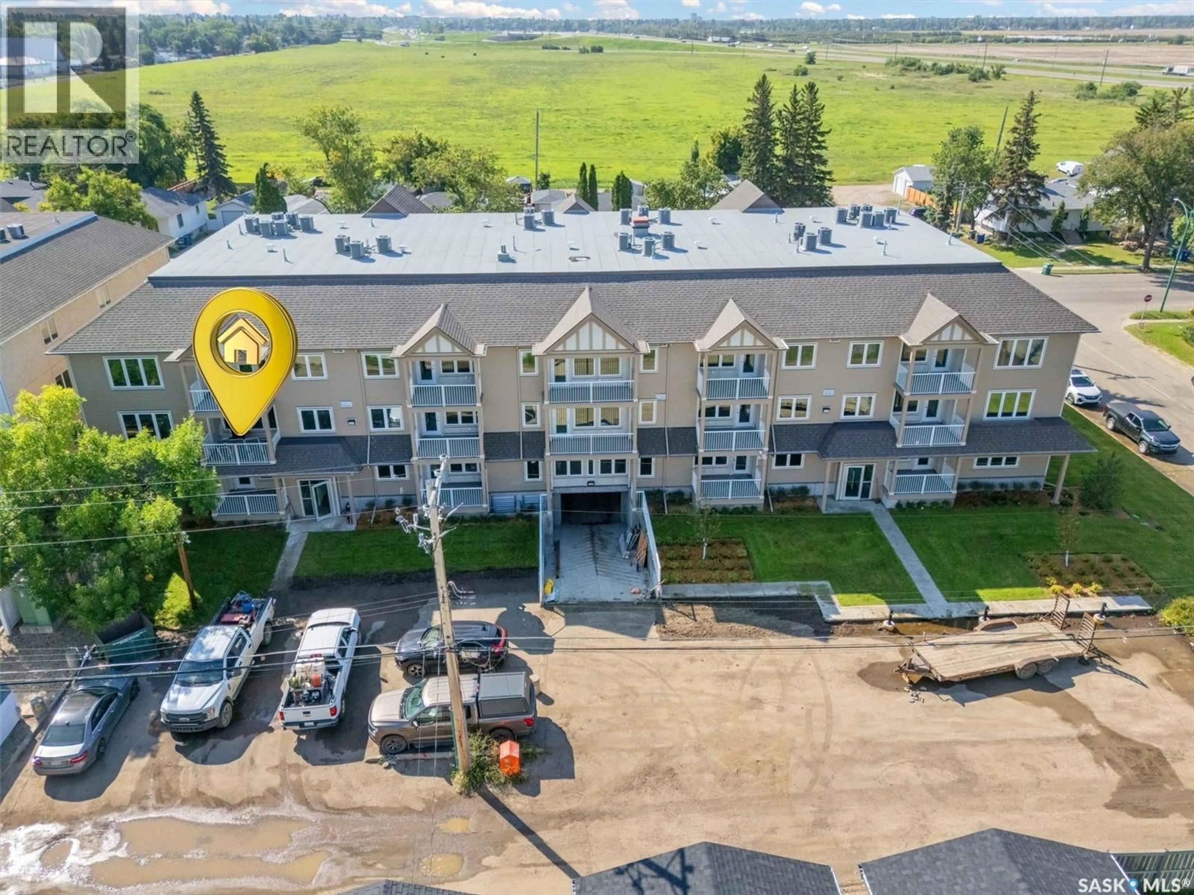 A pic from outside/outdoor area/front of a property/back of a property/a pic from drone, building for 202 318 108TH STREET, Saskatoon Saskatchewan S7N1P8