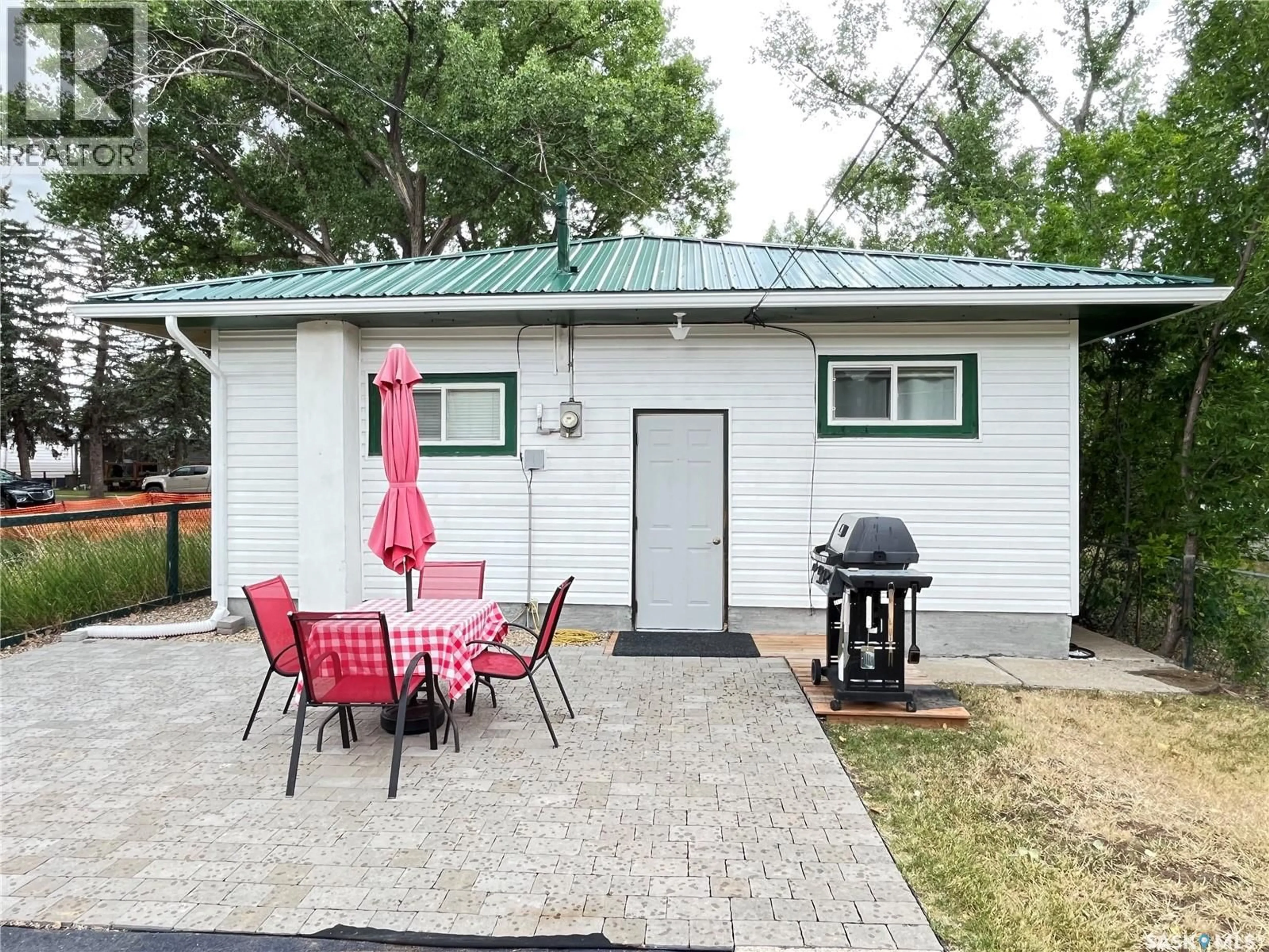 Patio, street for 408 MAPLE STREET, Maple Creek Saskatchewan S0N1N0