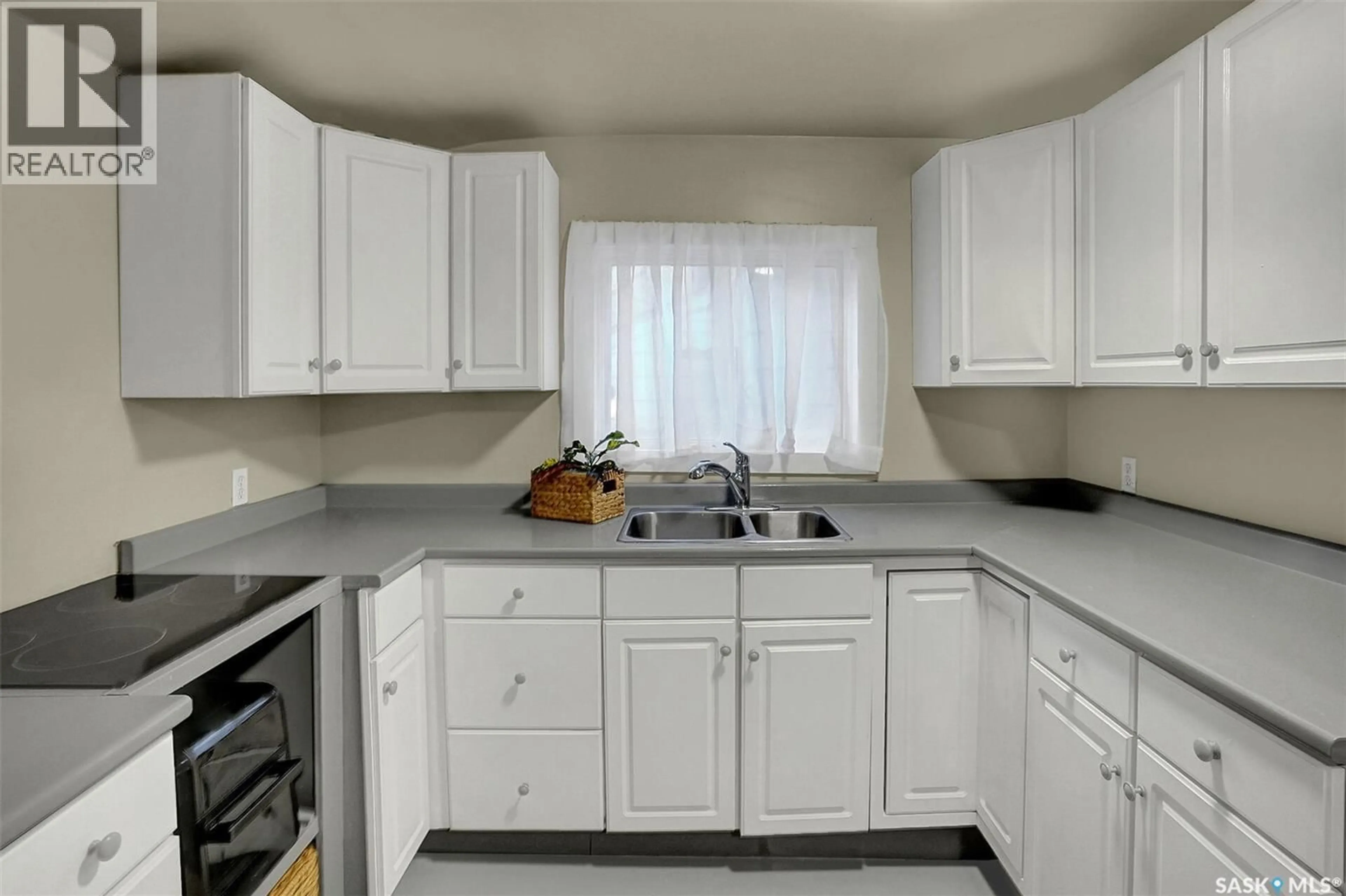Standard kitchen, unknown for 2234 WINNIPEG STREET, Regina Saskatchewan S4P1H1
