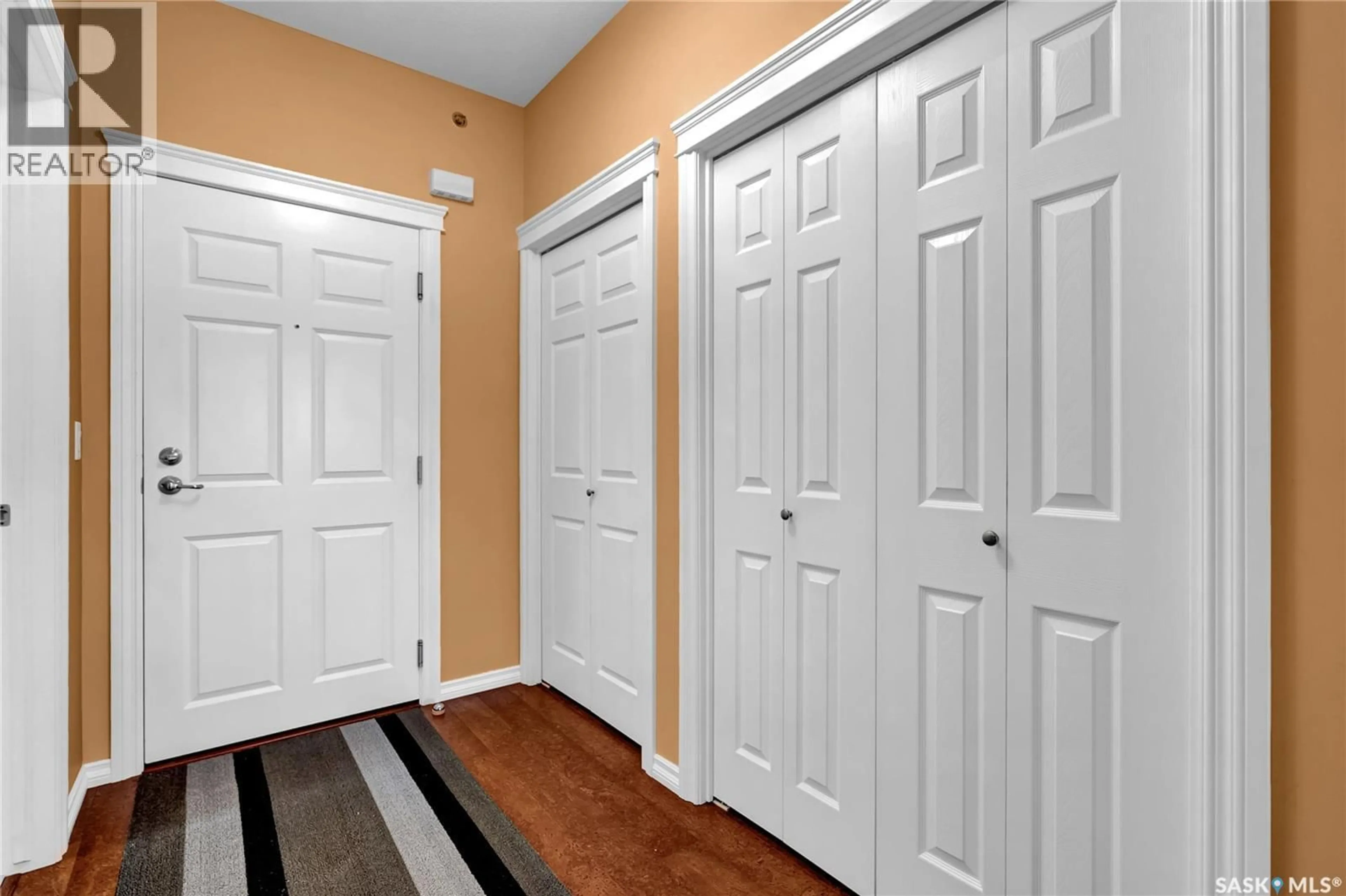 Indoor entryway for 213 - 4721 MCTAVISH STREET, Regina Saskatchewan S4S6H2