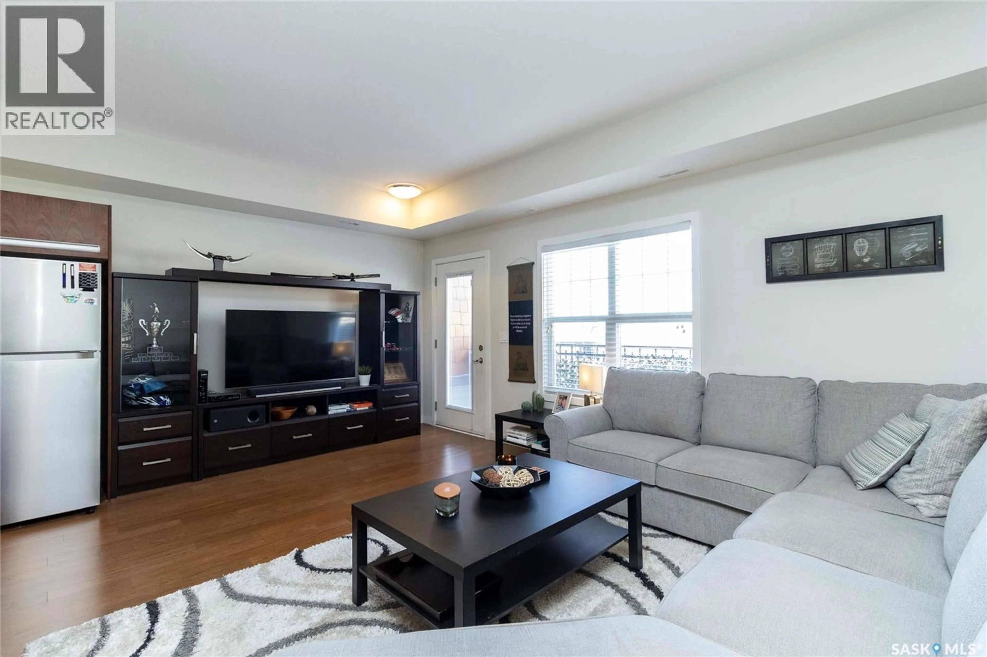 Living room with furniture, unknown for 1015 - 2208 PATRICK CRESCENT, Saskatoon Saskatchewan S7W0M1