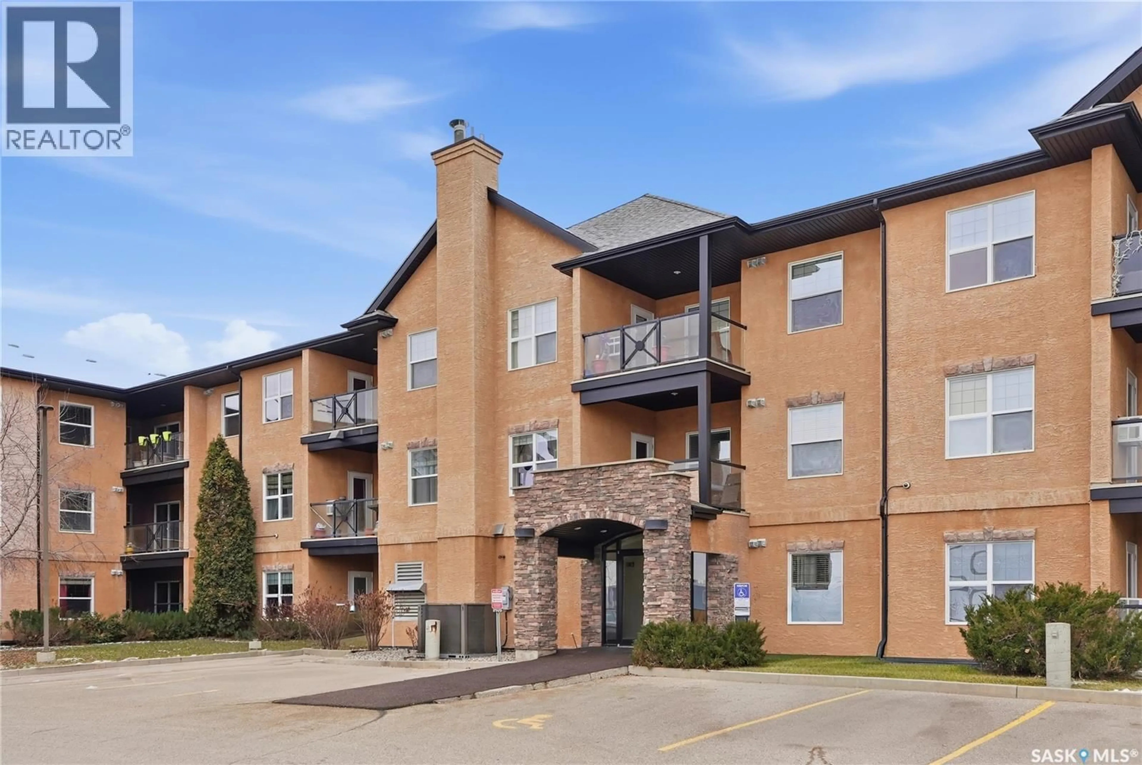 Patio, building for 101 326 HEROLD ROAD, Saskatoon Saskatchewan S7V0A2