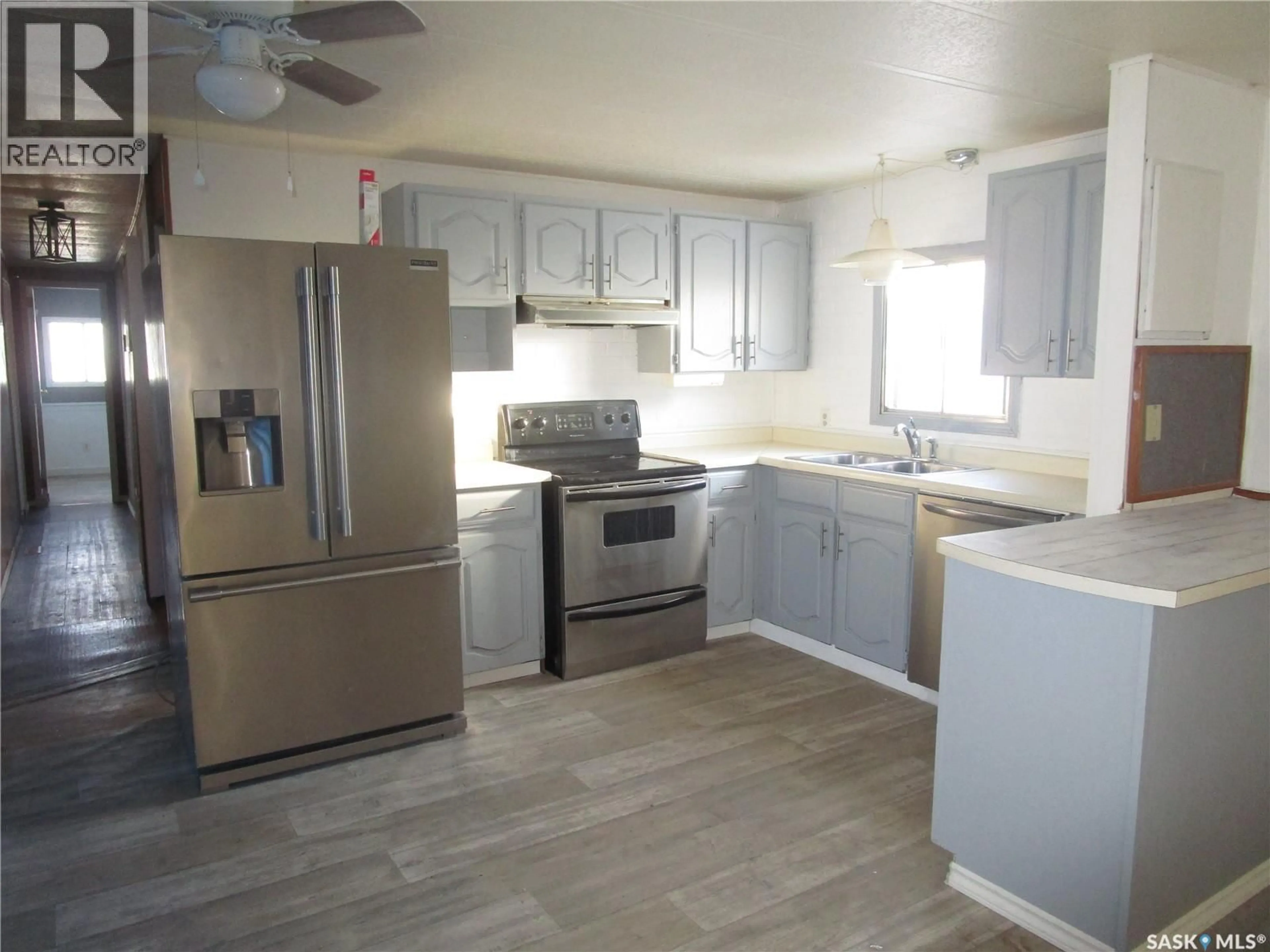 Open concept kitchen, unknown for 42 SUNRISE ESTATES, Assiniboia Saskatchewan S0H0B0