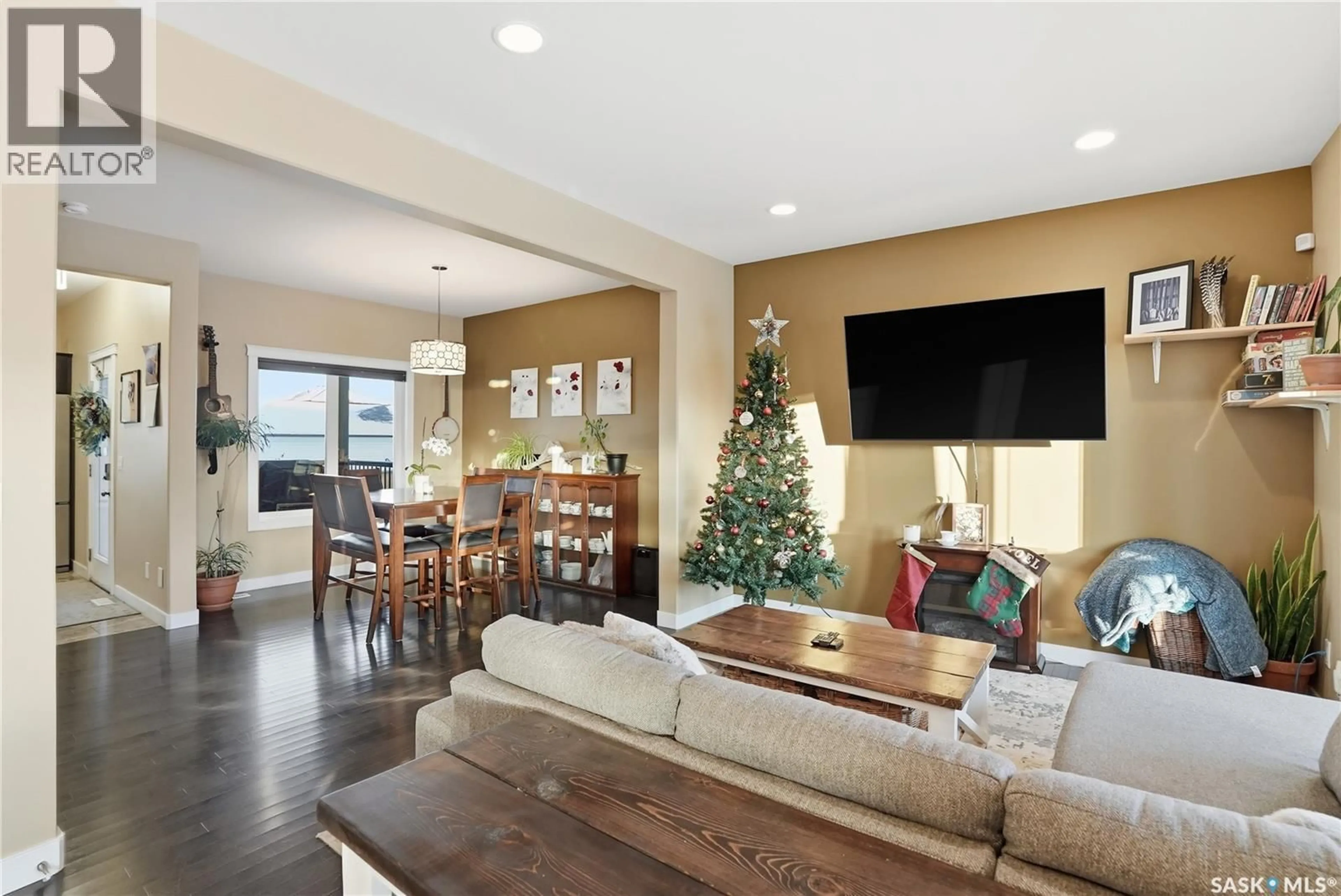 Living room with furniture, unknown for 118 RAJPUT WAY, Saskatoon Saskatchewan S7W0L4