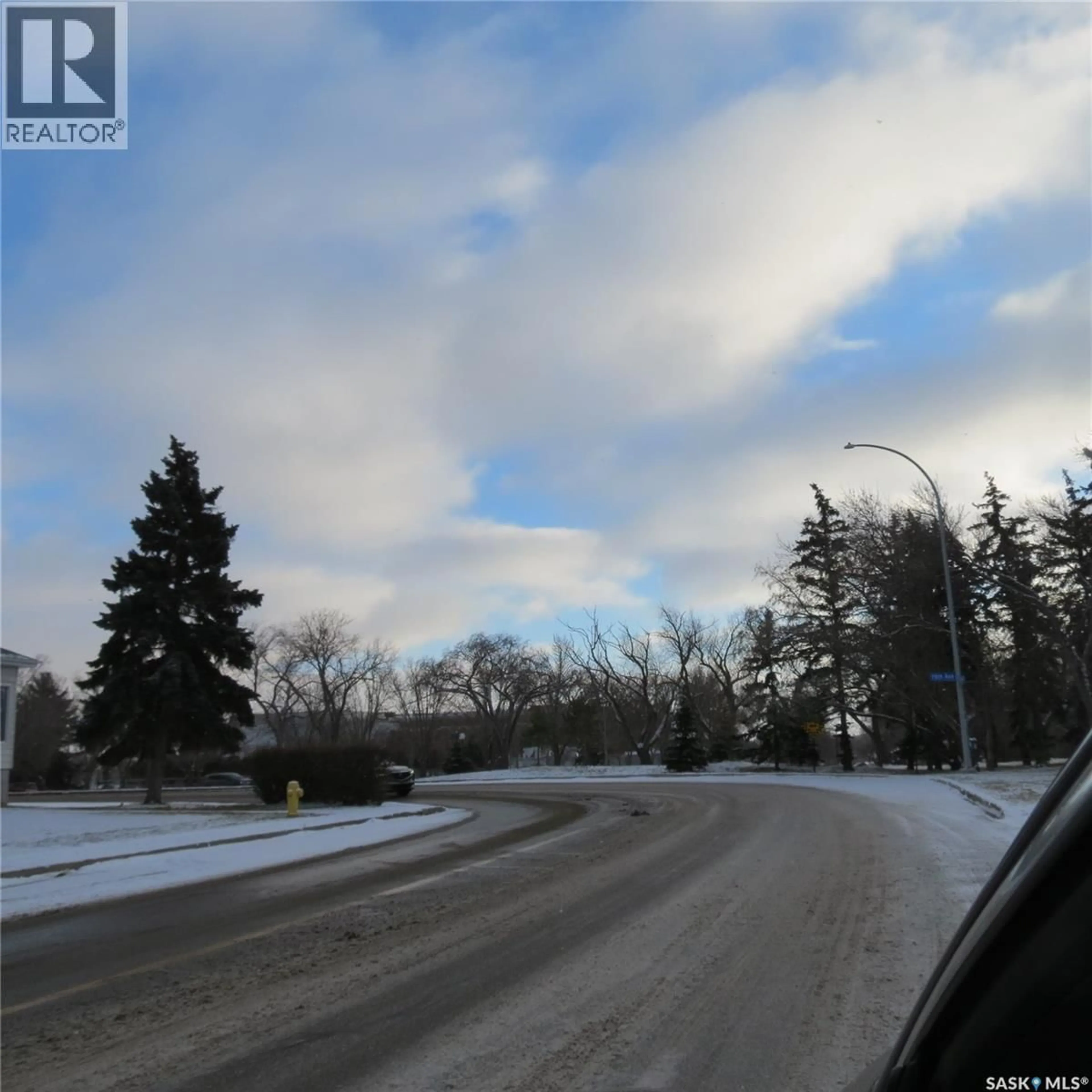 Parking for 2767 WINNIPEG STREET, Regina Saskatchewan S4P1J1