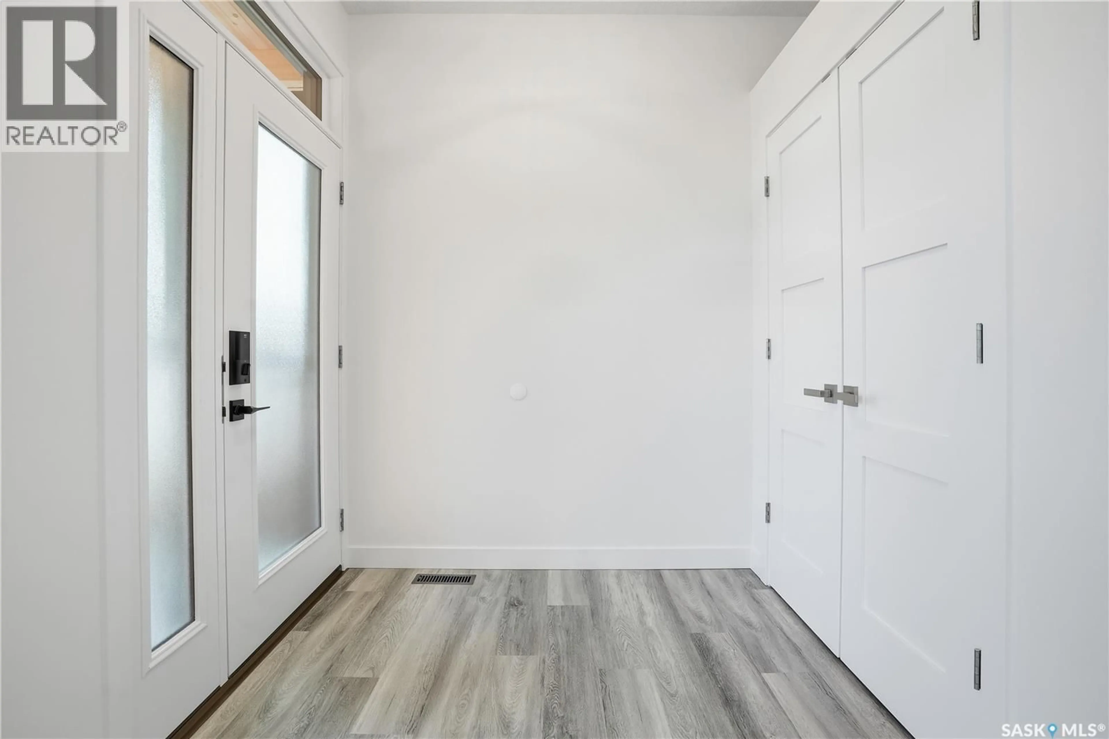 Indoor entryway for 3130 GARNET STREET, Regina Saskatchewan S4S1X5