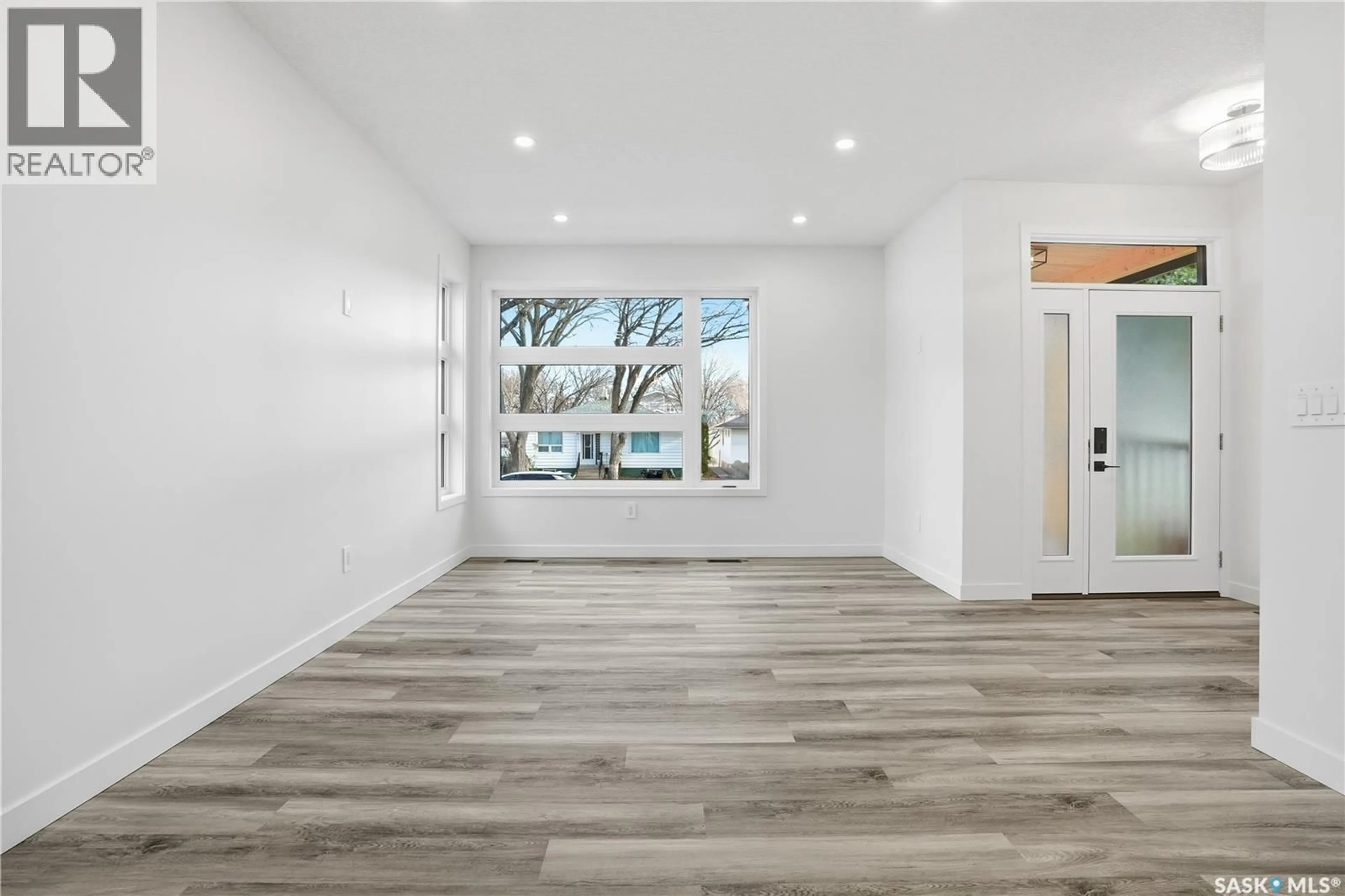 Indoor entryway for 3130 GARNET STREET, Regina Saskatchewan S4S1X5