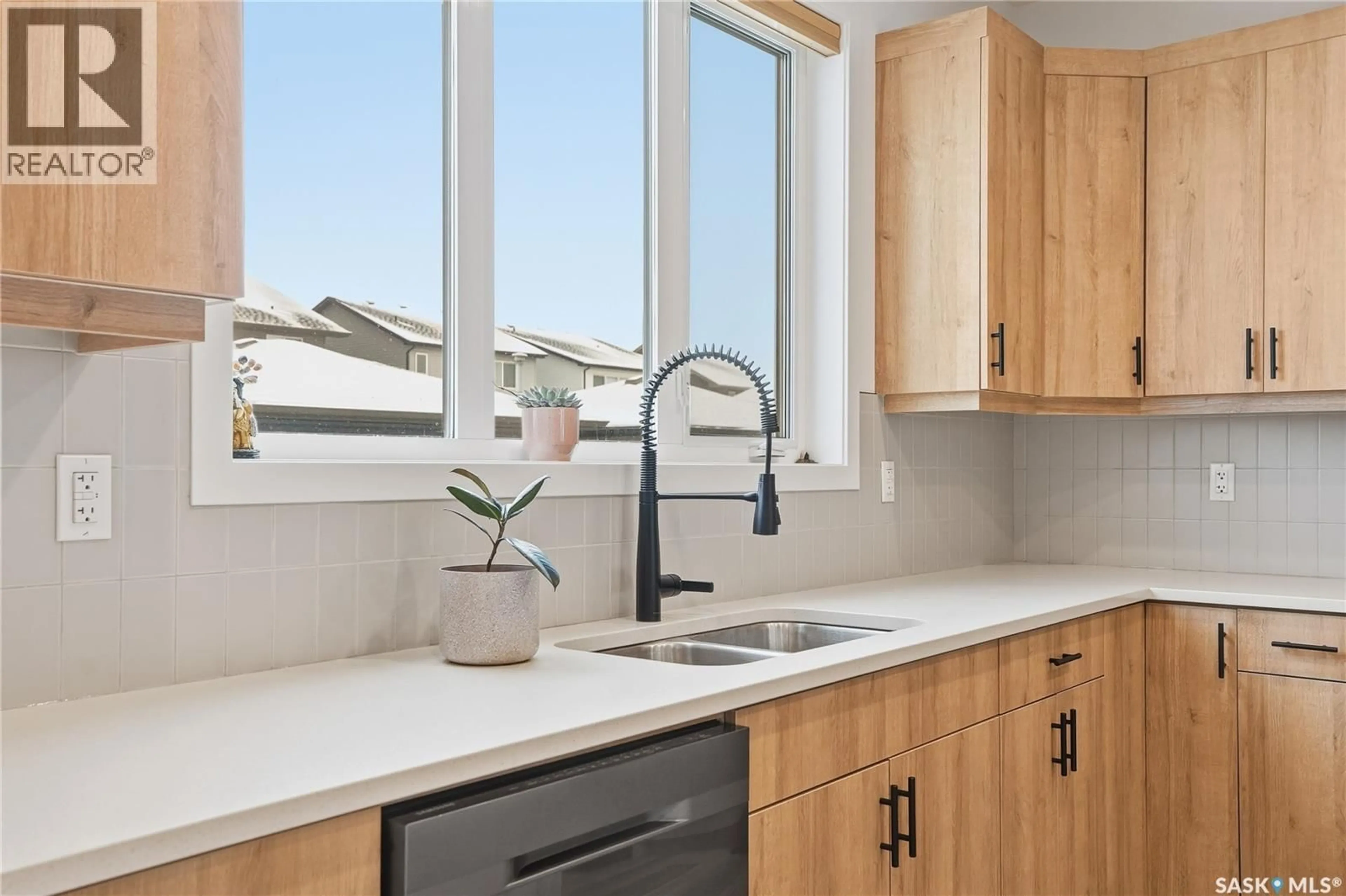 Standard kitchen, unknown for 147 TAUBE AVENUE, Saskatoon Saskatchewan S7V0W1