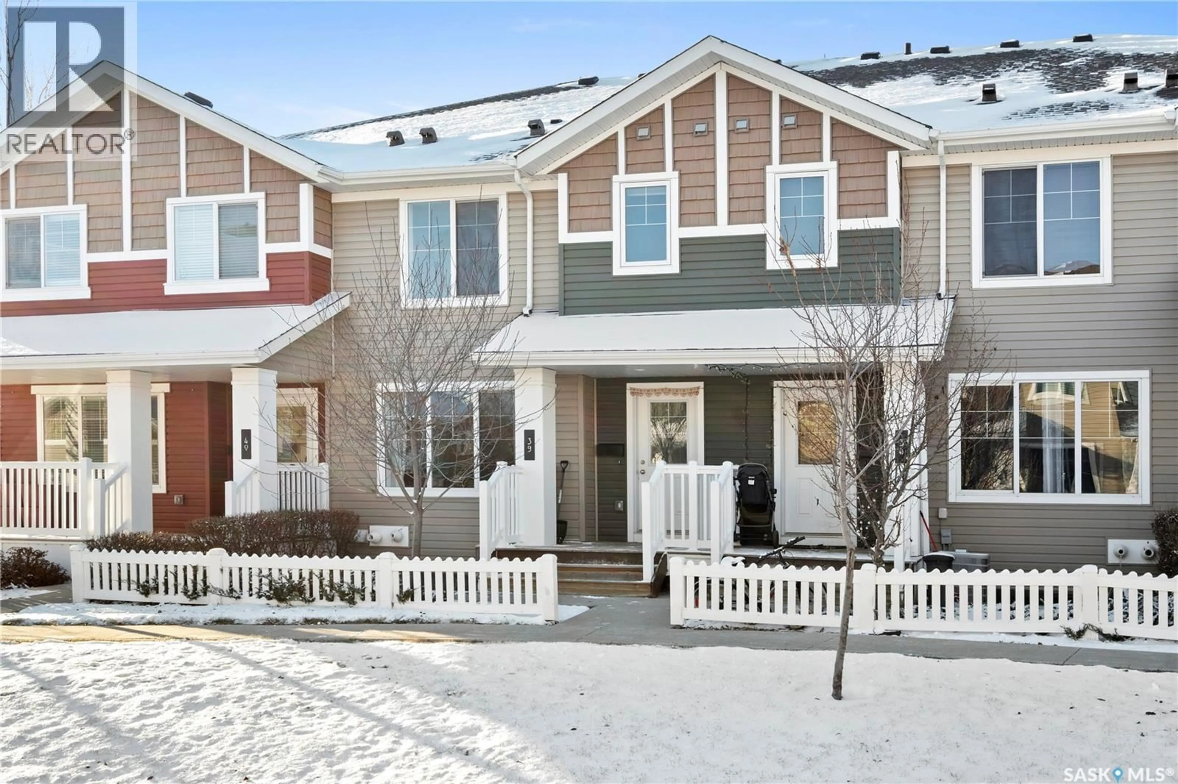 Home with vinyl exterior material, street for 39 - 5702 GORDON ROAD, Regina Saskatchewan S4W0M1