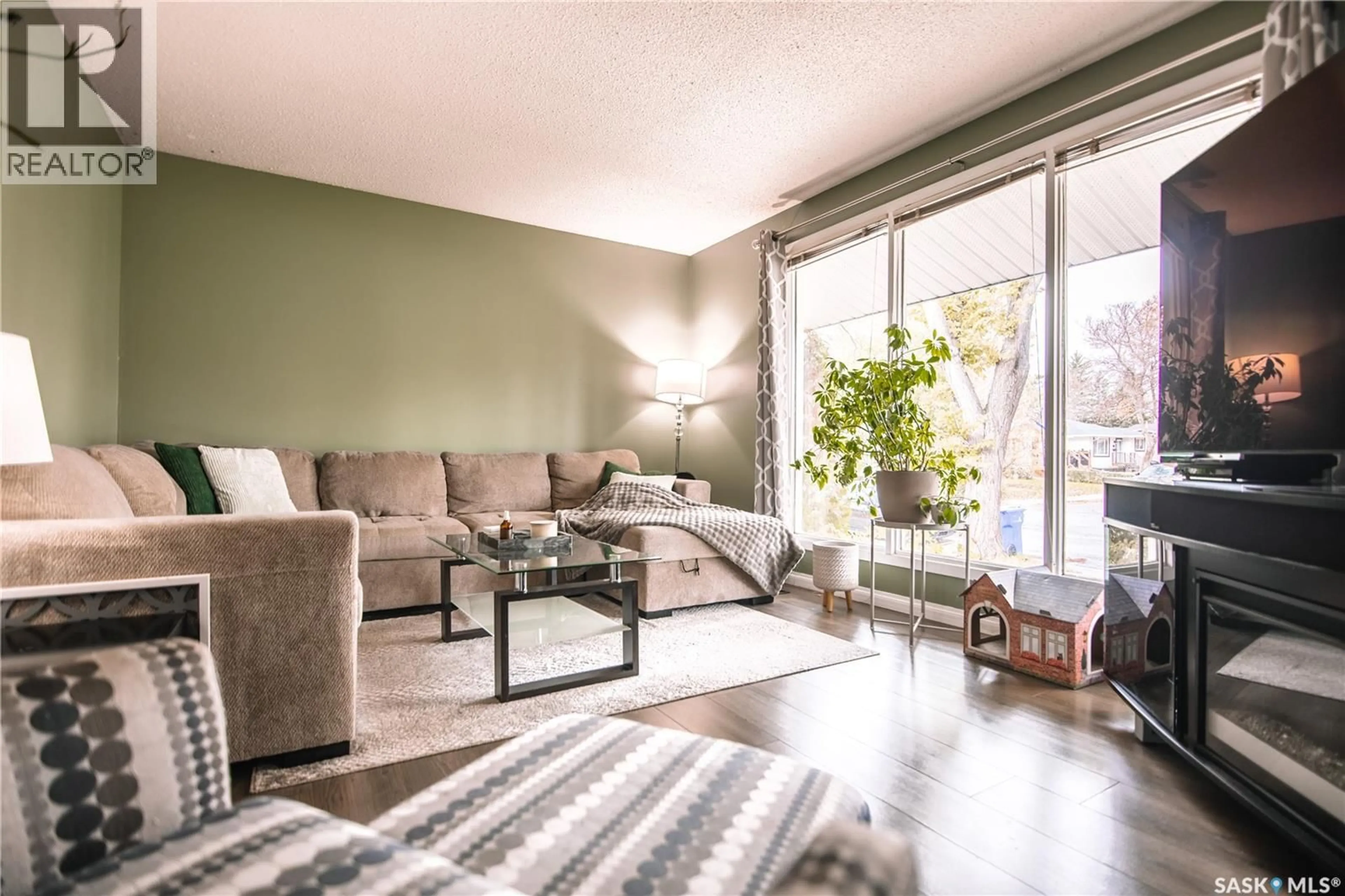 Living room with furniture, unknown for 132 NAGEL CRESCENT, Regina Saskatchewan S4N1N9