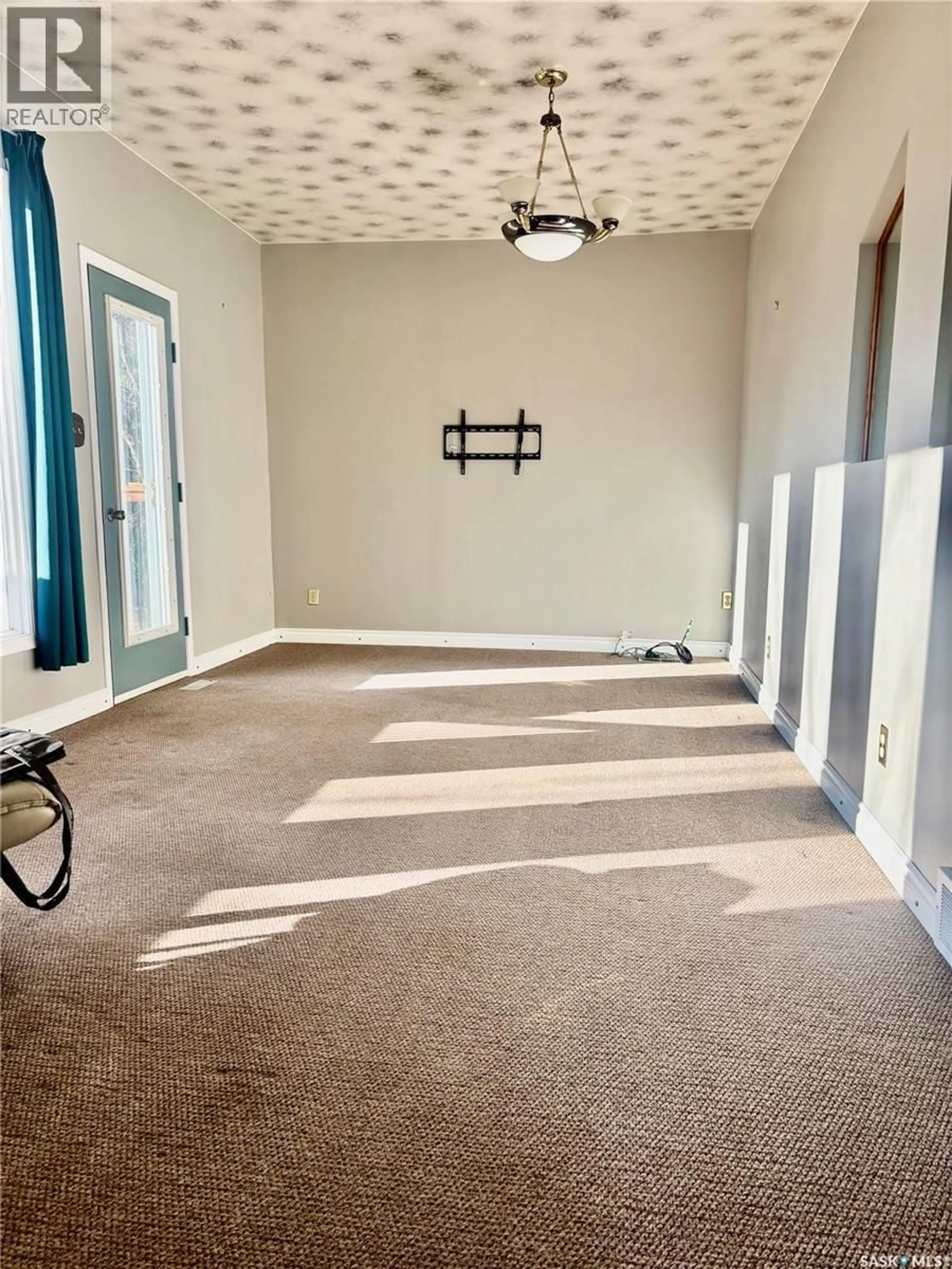 Indoor entryway for 210 SOUTH AVENUE E, Hafford Saskatchewan S0J1A0