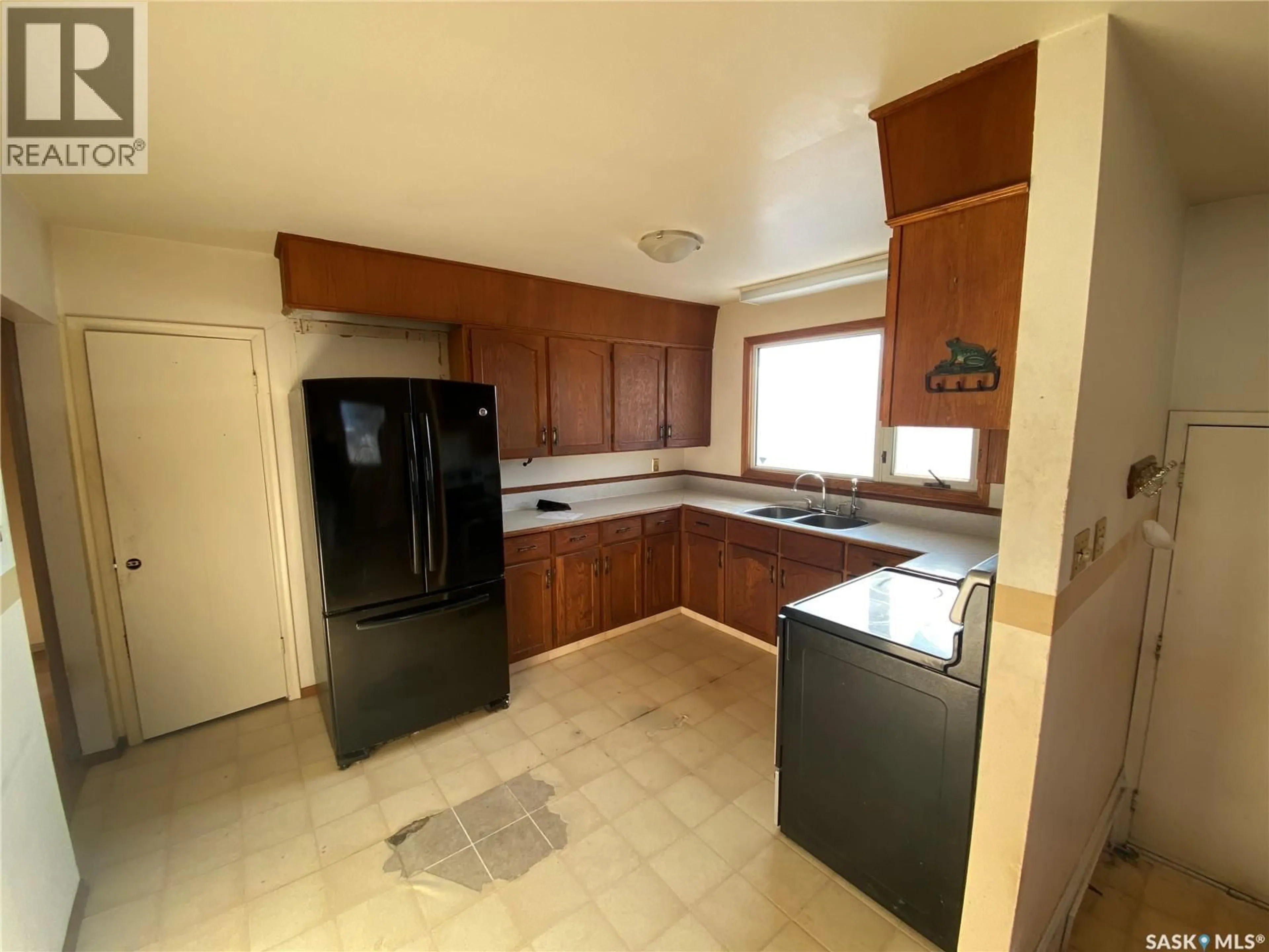 Standard kitchen, unknown for 3123 6TH AVENUE, Regina Saskatchewan S4R0P3
