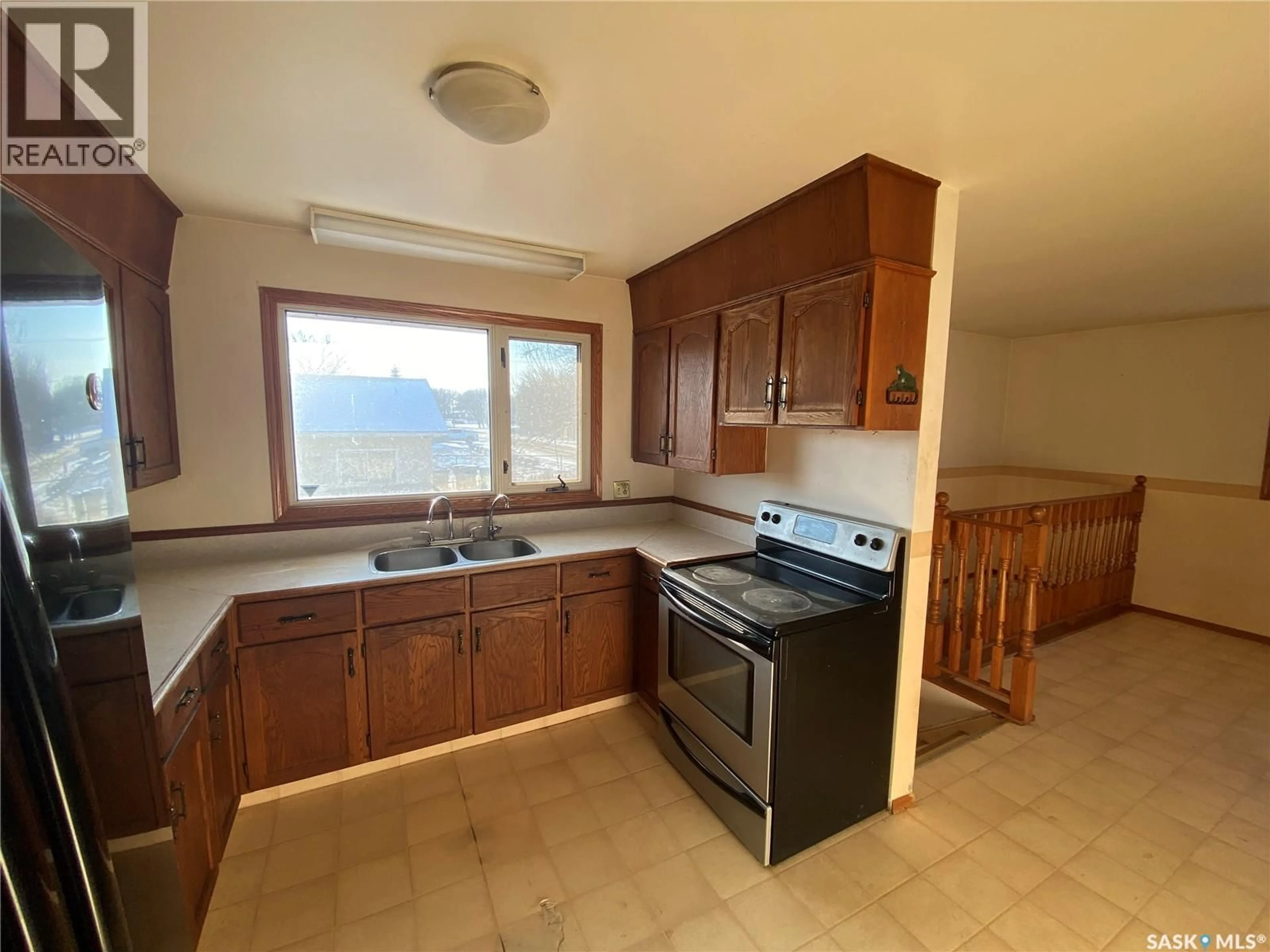 Standard kitchen, ceramic/tile floor for 3123 6TH AVENUE, Regina Saskatchewan S4R0P3