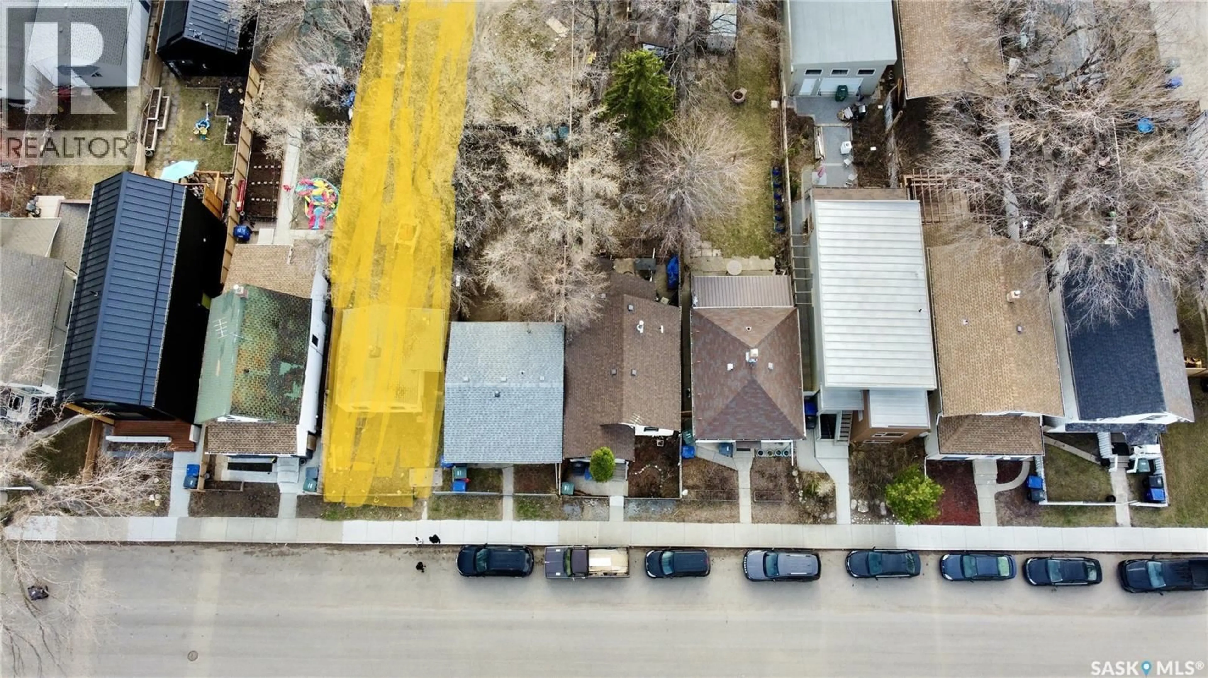 A pic from outside/outdoor area/front of a property/back of a property/a pic from drone, street for 417 F AVENUE, Saskatoon Saskatchewan S7M1T4