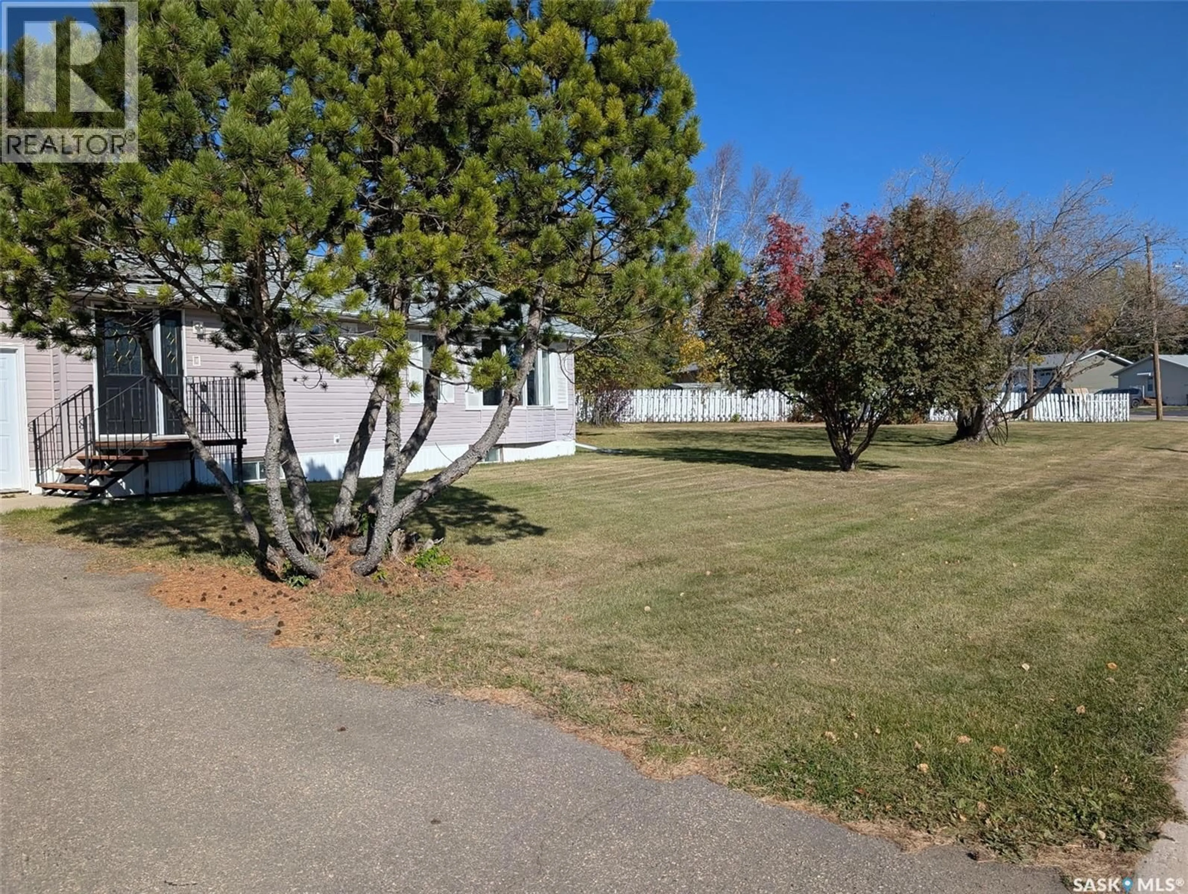 A pic from outside/outdoor area/front of a property/back of a property/a pic from drone, street for 315 HILLSIDE DRIVE, Kelvington Saskatchewan S0A1W0