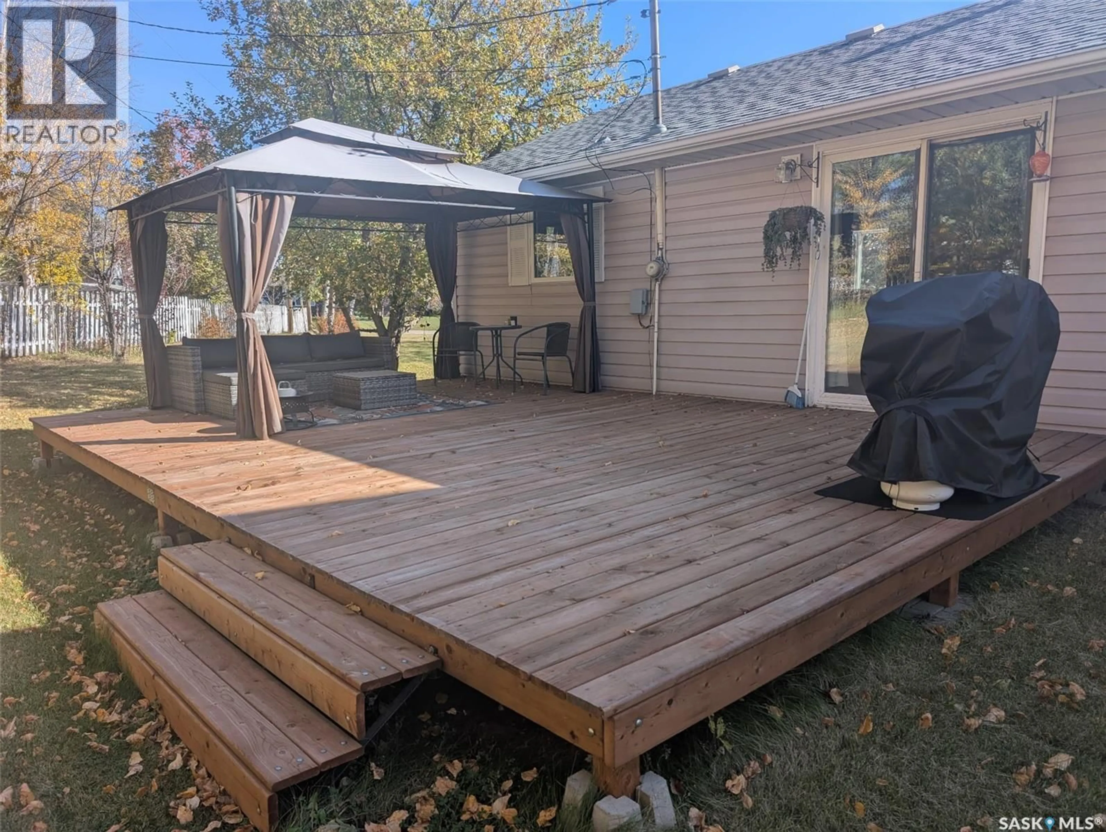 Patio, street for 315 HILLSIDE DRIVE, Kelvington Saskatchewan S0A1W0