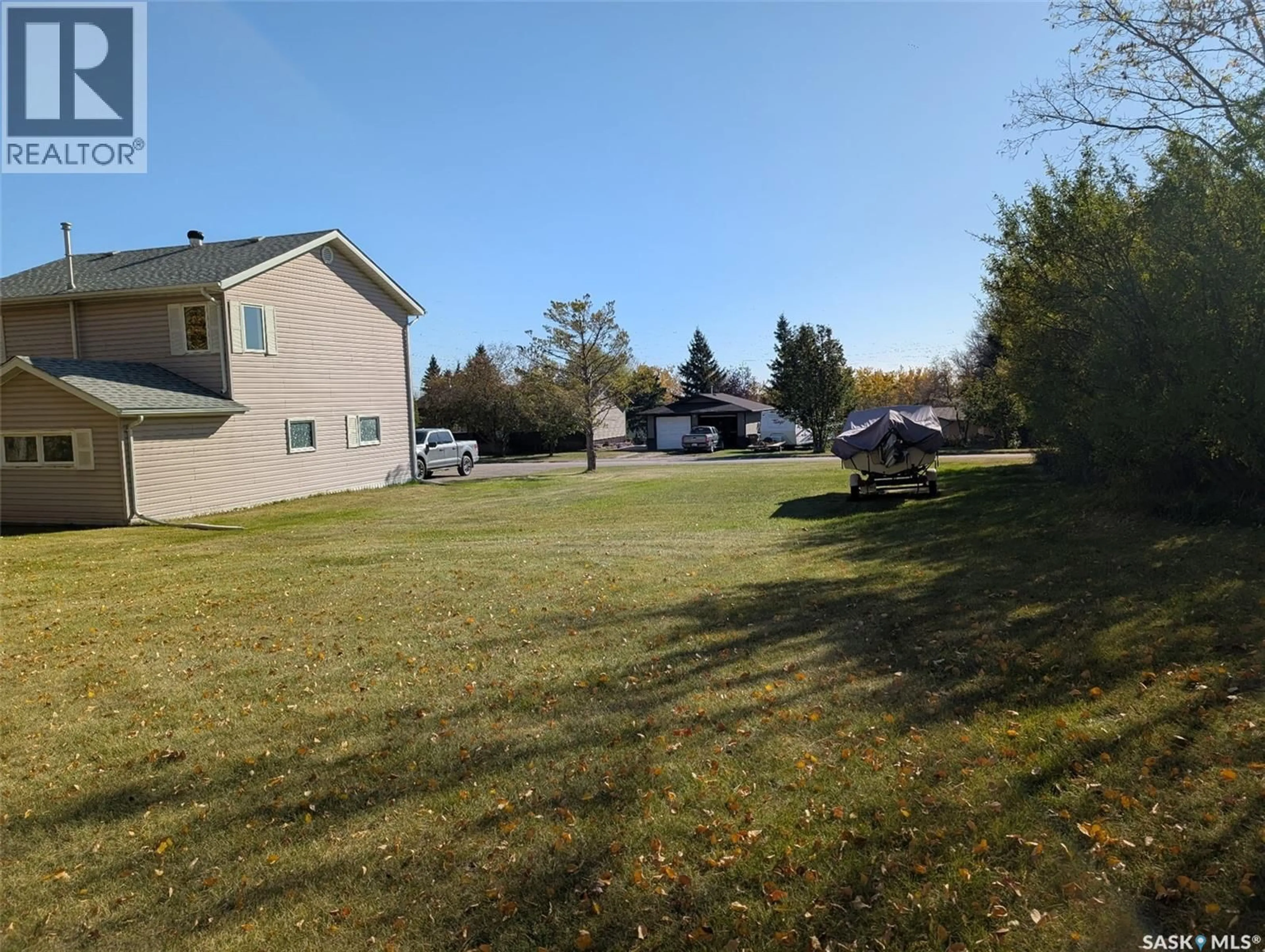 A pic from outside/outdoor area/front of a property/back of a property/a pic from drone, unknown for 315 HILLSIDE DRIVE, Kelvington Saskatchewan S0A1W0