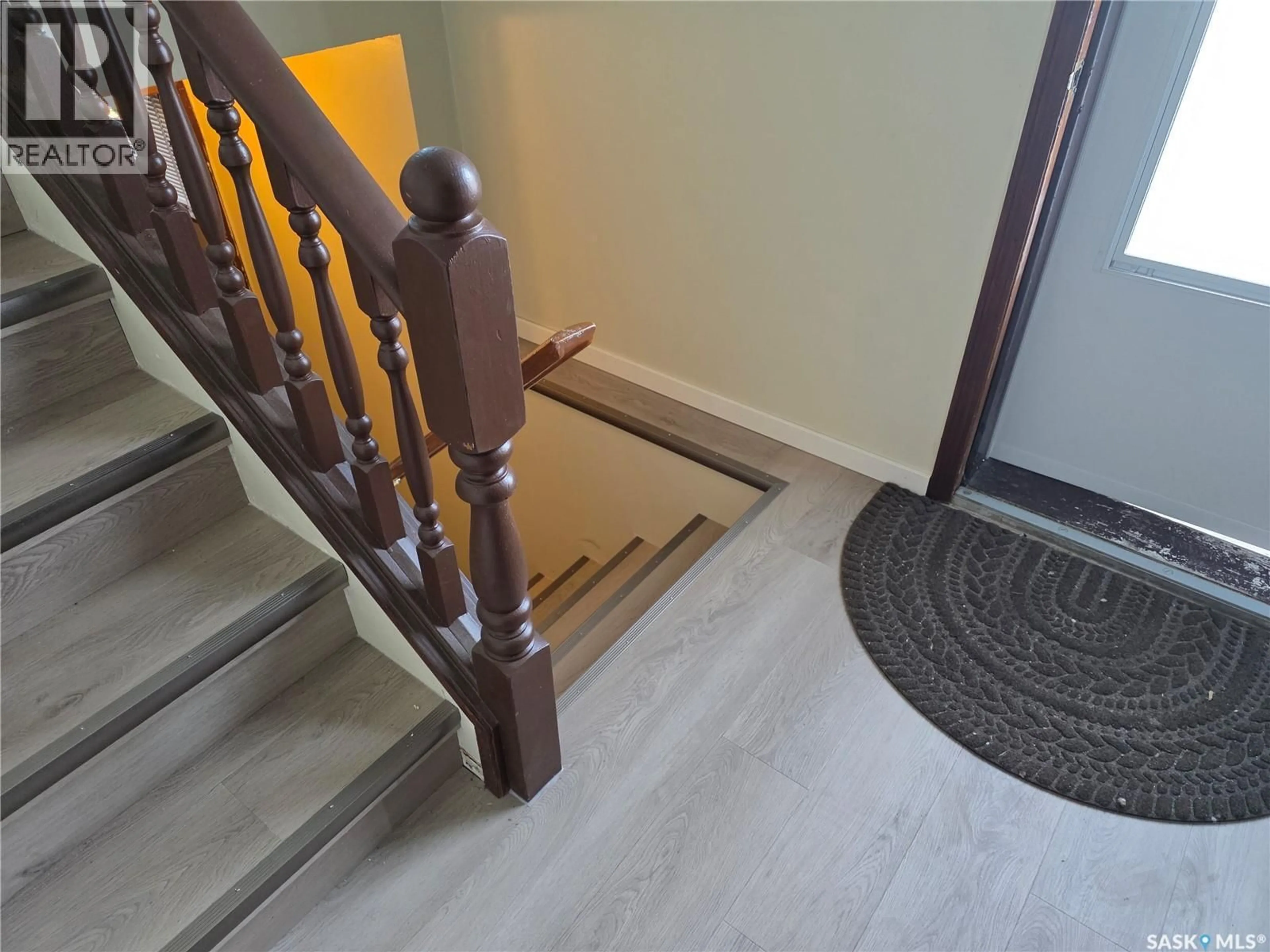 Indoor foyer for 7123 LANIGAN DRIVE, Regina Saskatchewan S4X3Y1