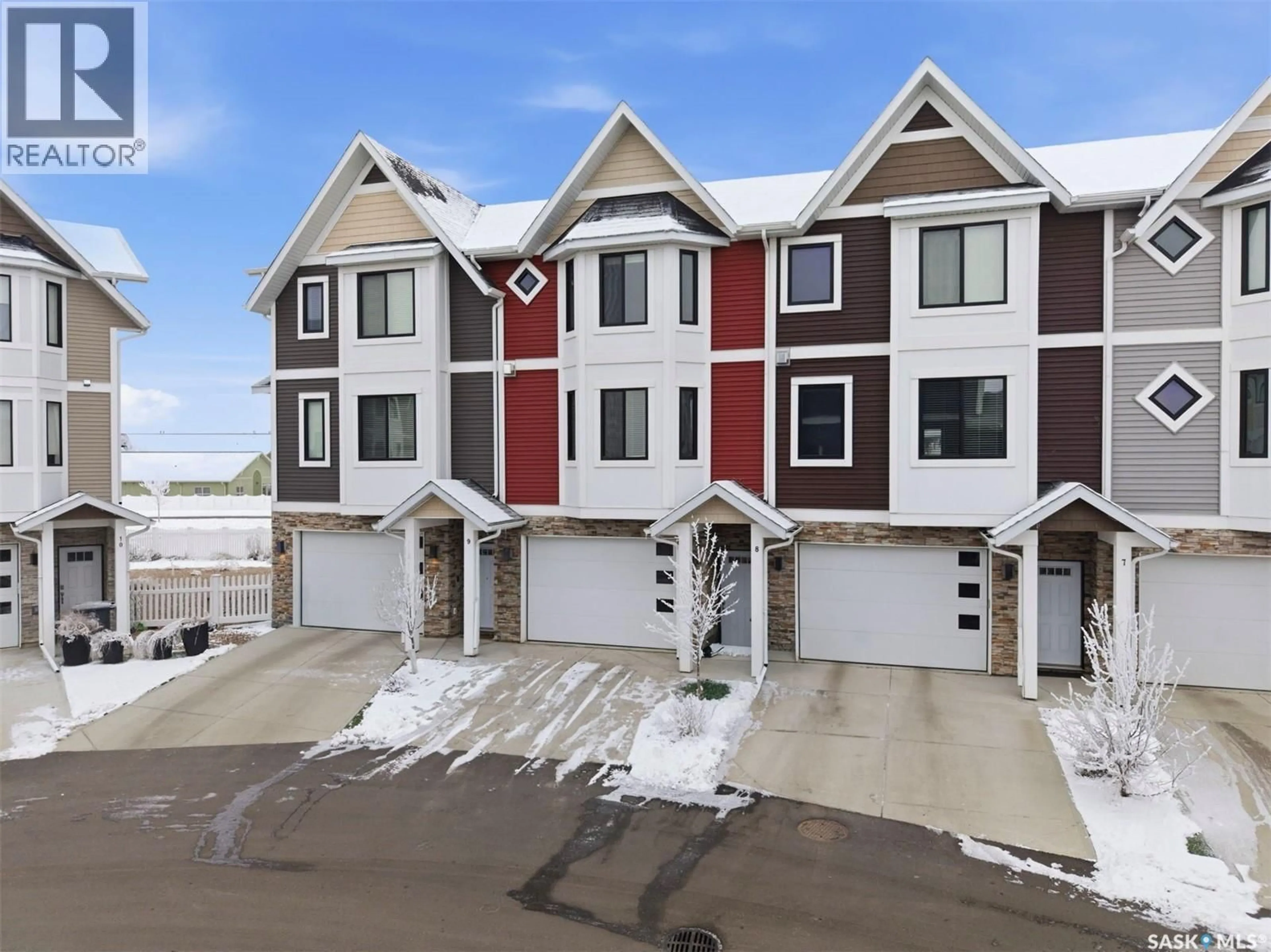 A pic from outside/outdoor area/front of a property/back of a property/a pic from drone, unknown for 8 900 ST ANDREWS LANE, Warman Saskatchewan S0K4S4