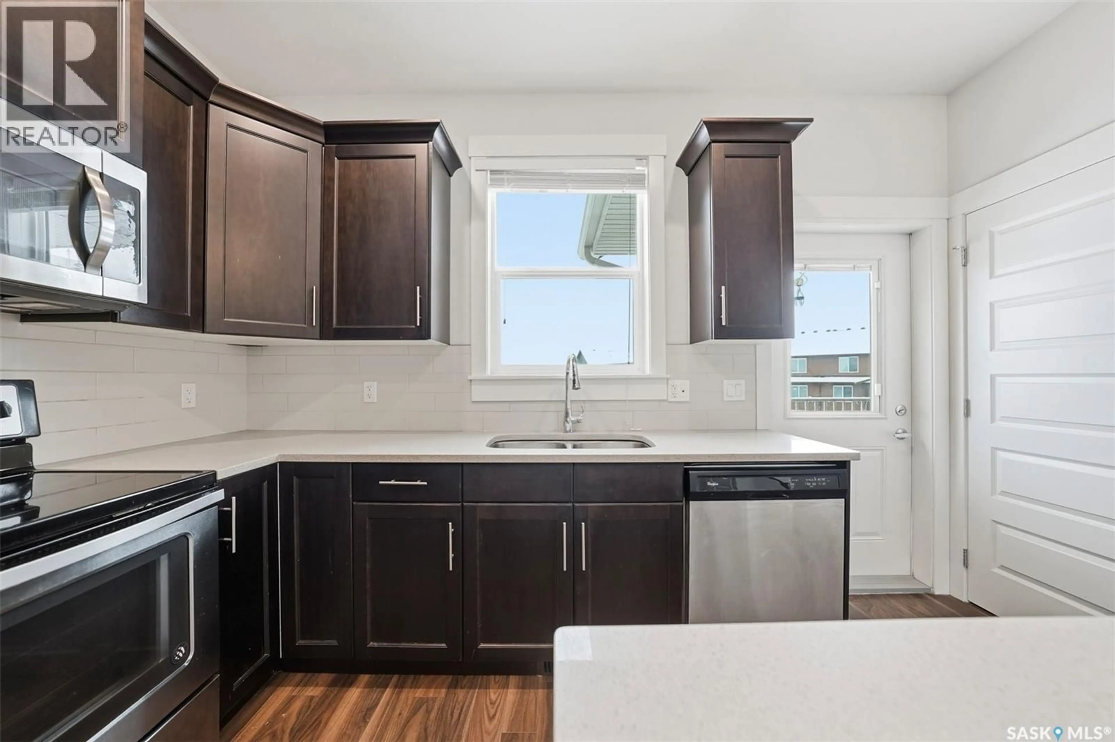 Standard kitchen, unknown for 8 900 ST ANDREWS LANE, Warman Saskatchewan S0K4S4