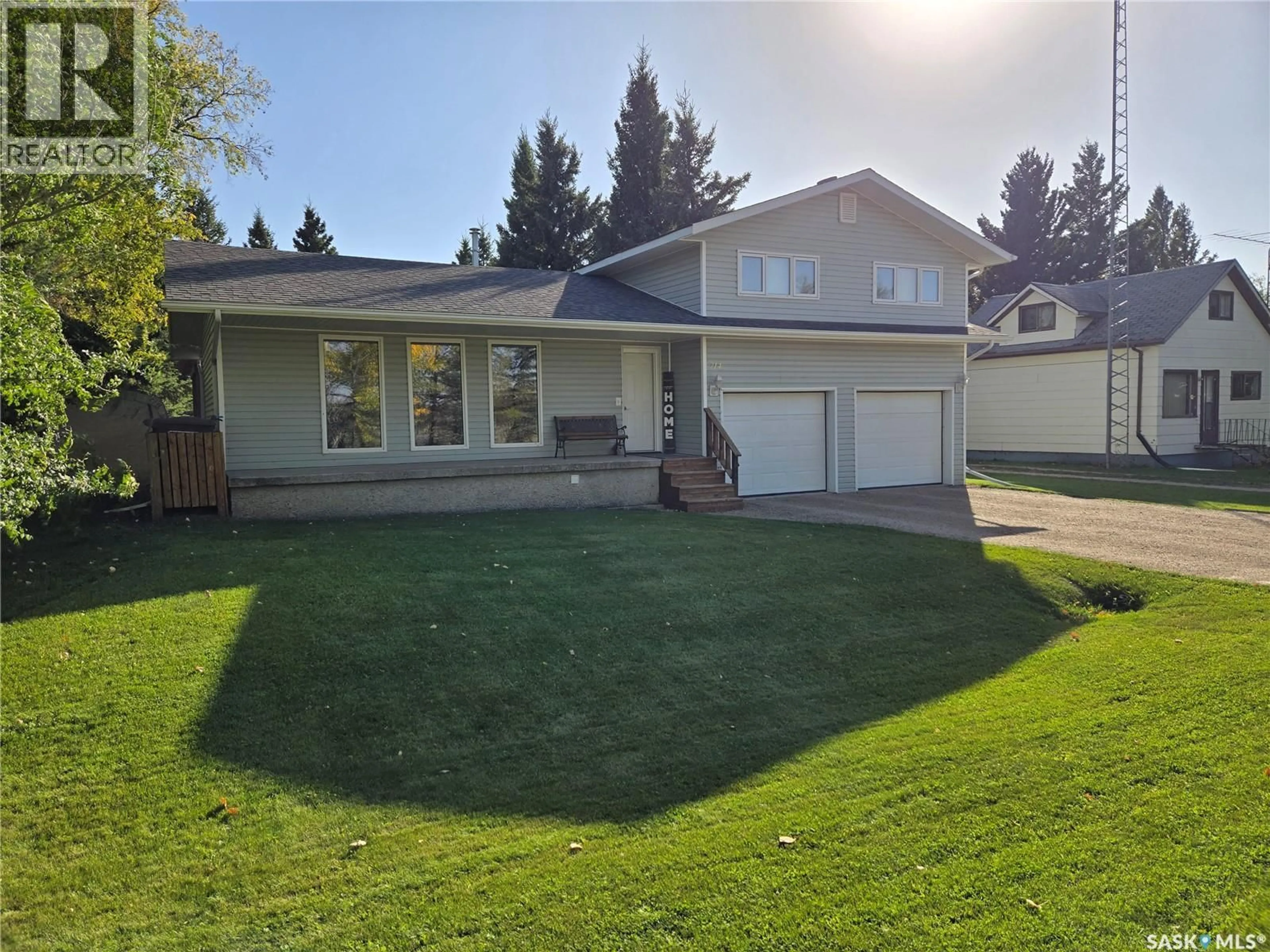 Home with vinyl exterior material, street for 714 2ND AVENUE, Annaheim Saskatchewan S0K0G0