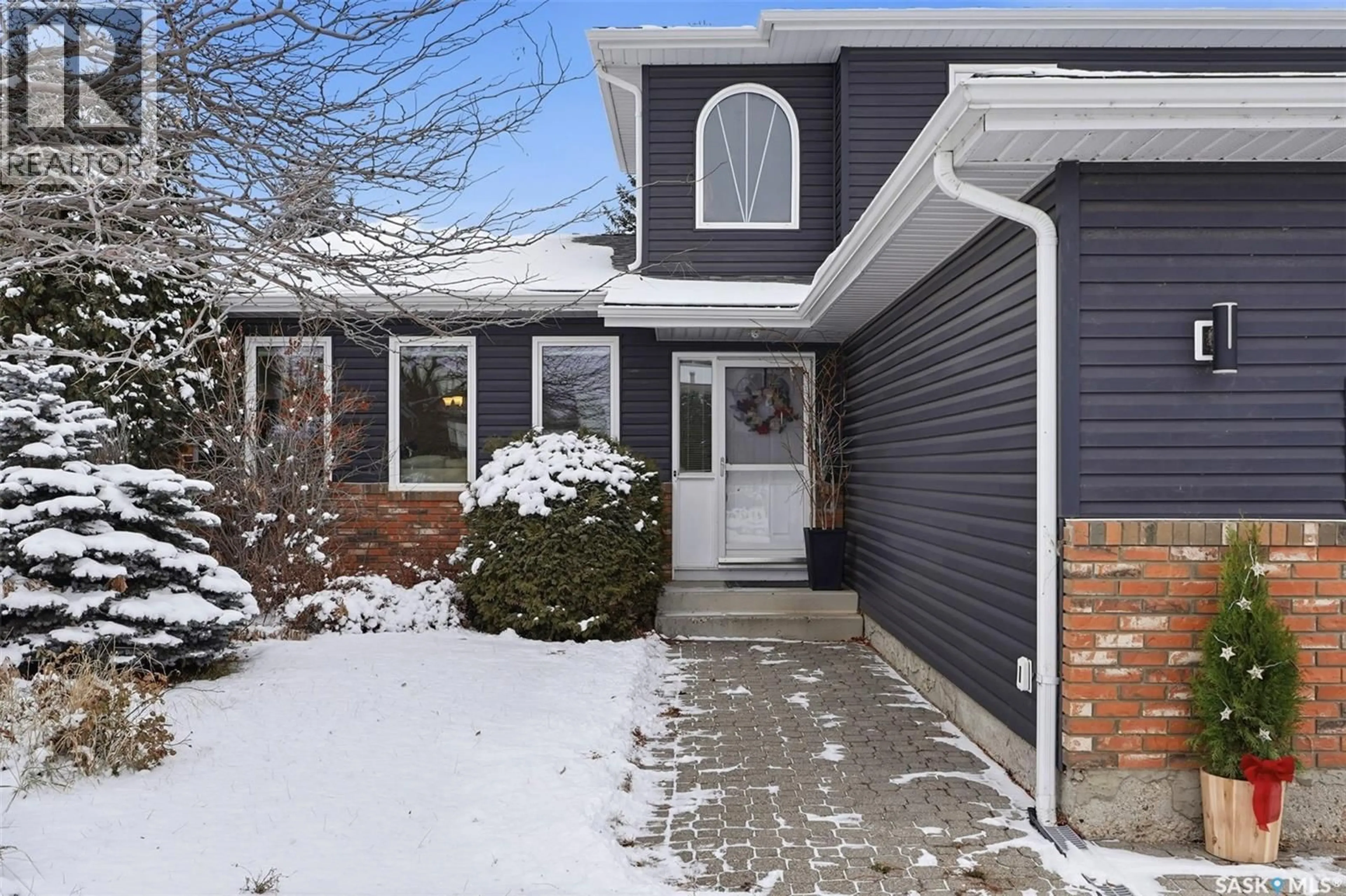 Unknown for 935 EMMELINE TERRACE, Saskatoon Saskatchewan S7J5G7