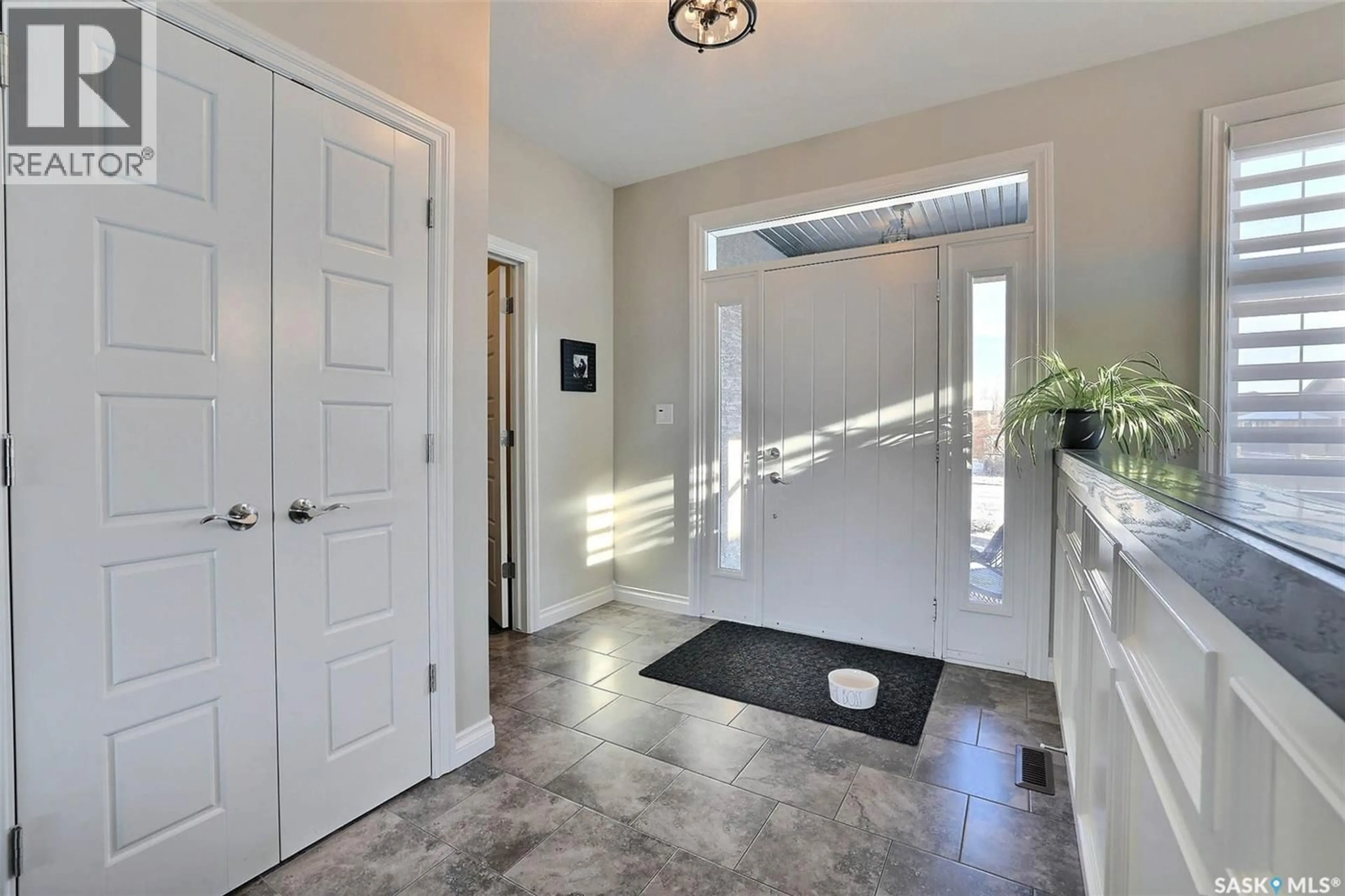 Indoor entryway for 38 BOWER DRIVE, White City Saskatchewan S4L0B3