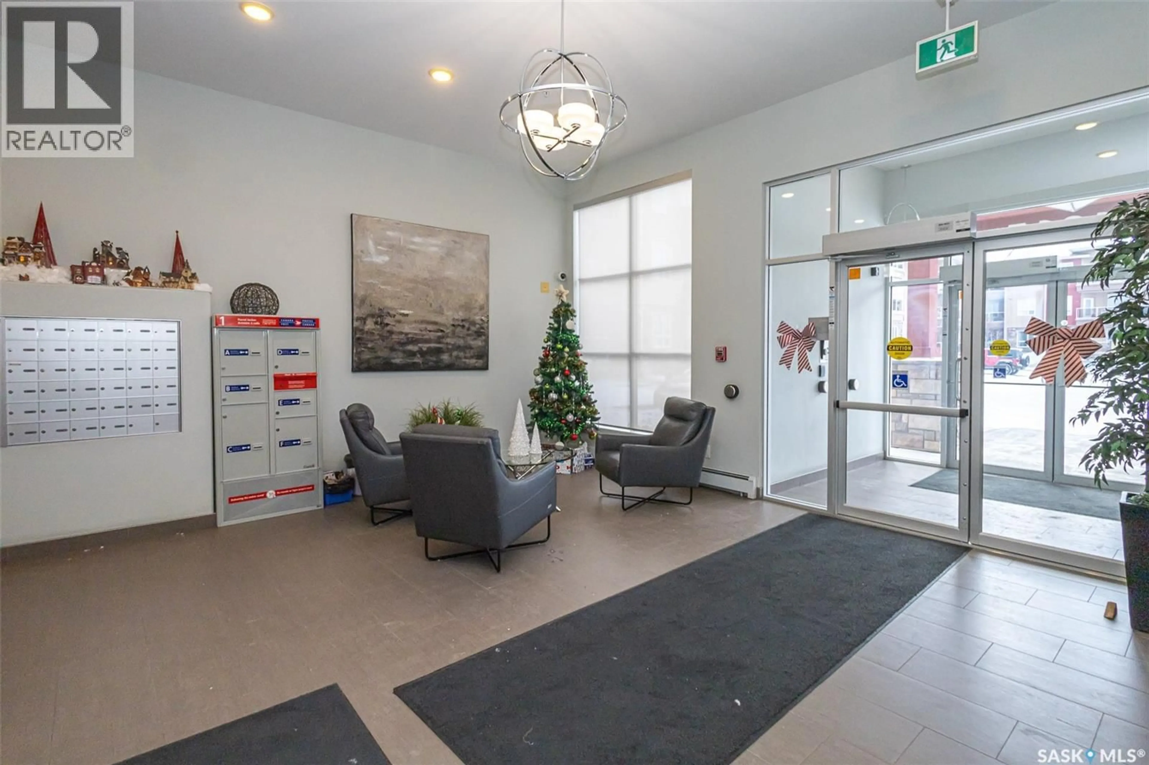 Indoor foyer for 109 - 1015 MOSS AVENUE, Saskatoon Saskatchewan S7H5R1