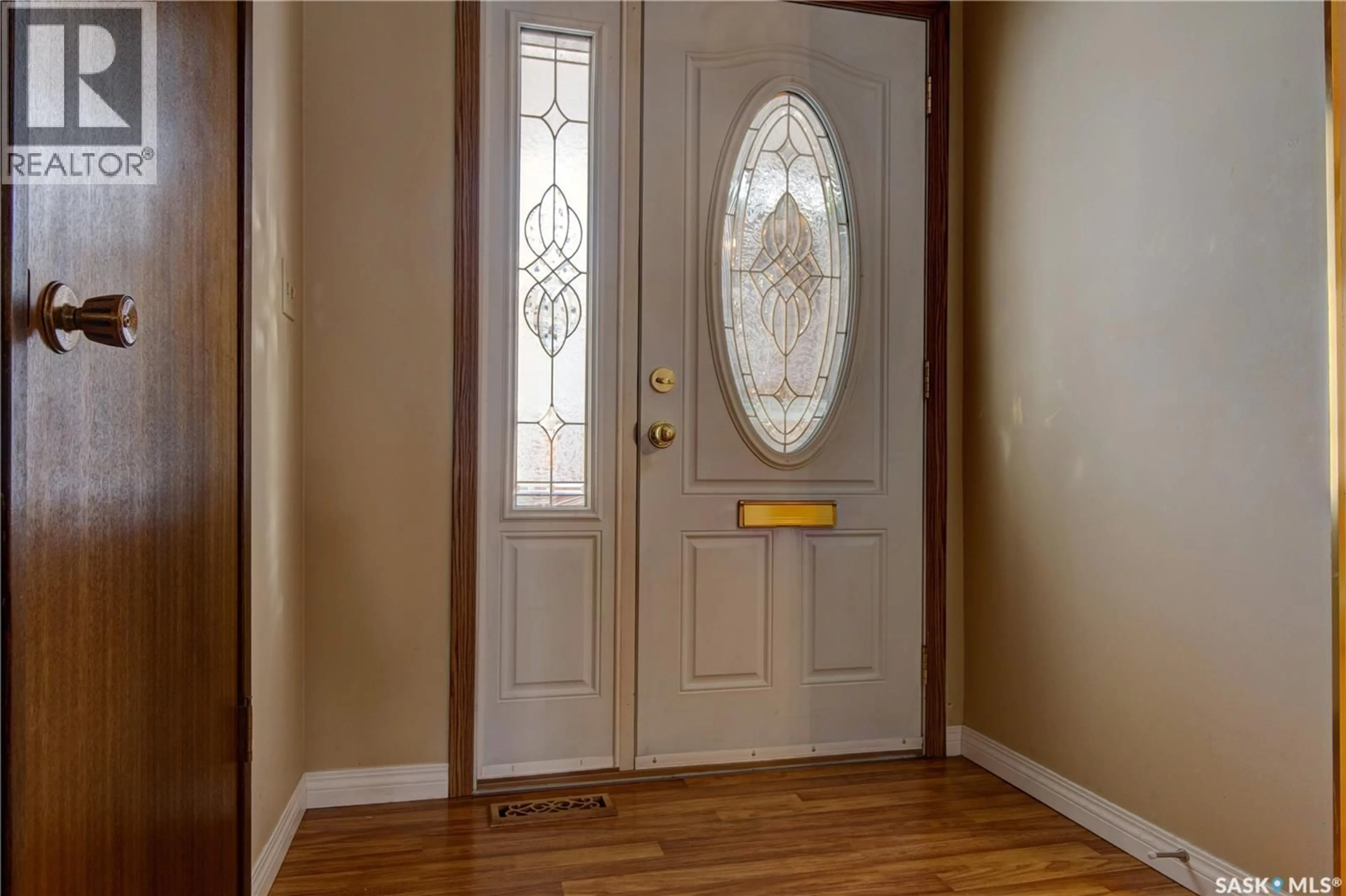 Indoor entryway for 168 PLAINSVIEW DRIVE, Regina Saskatchewan S4S6L2