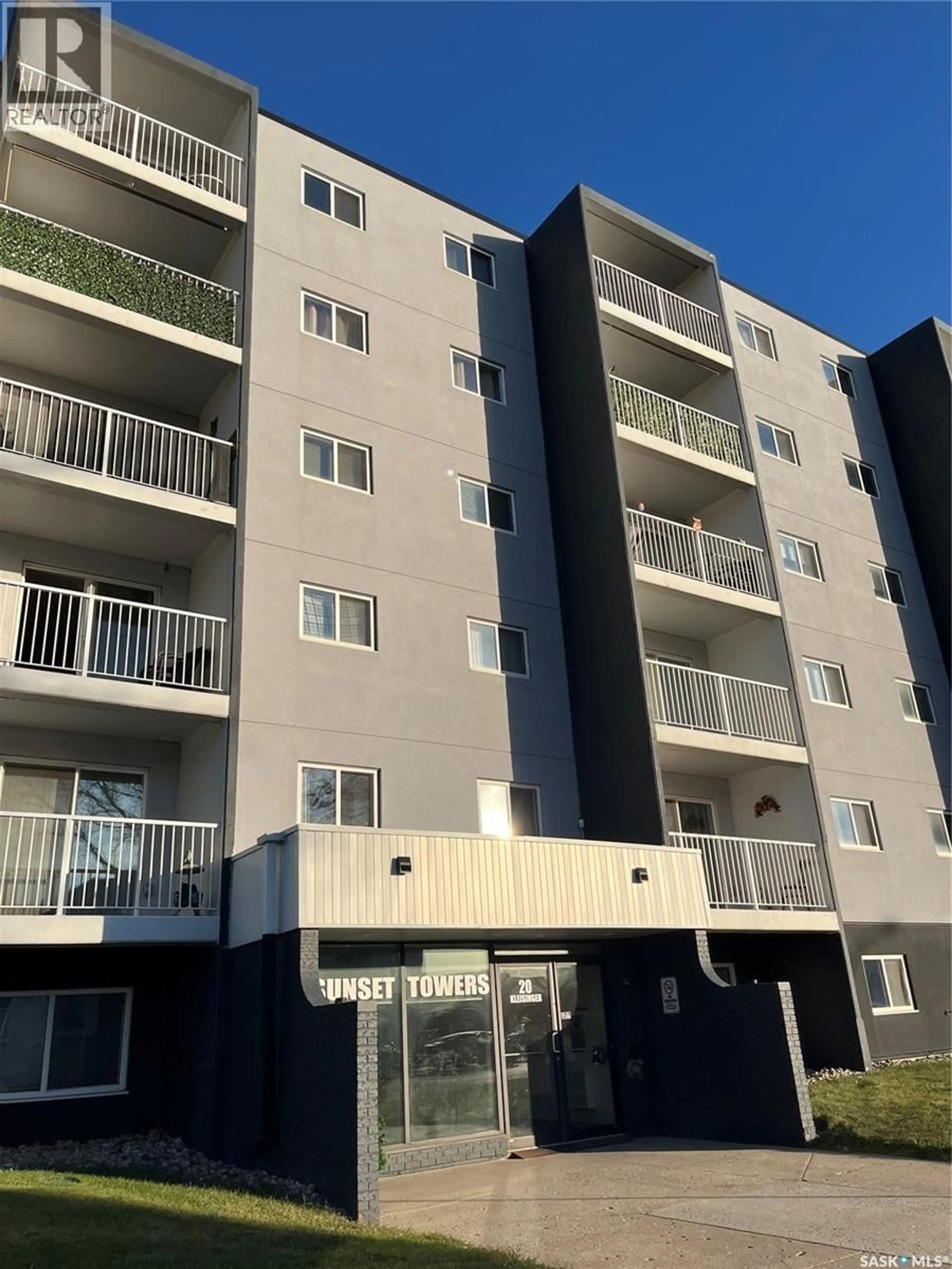 A pic from outside/outdoor area/front of a property/back of a property/a pic from drone, unknown for 610 20 KLEISINGER CRESCENT, Regina Saskatchewan S4R7M3