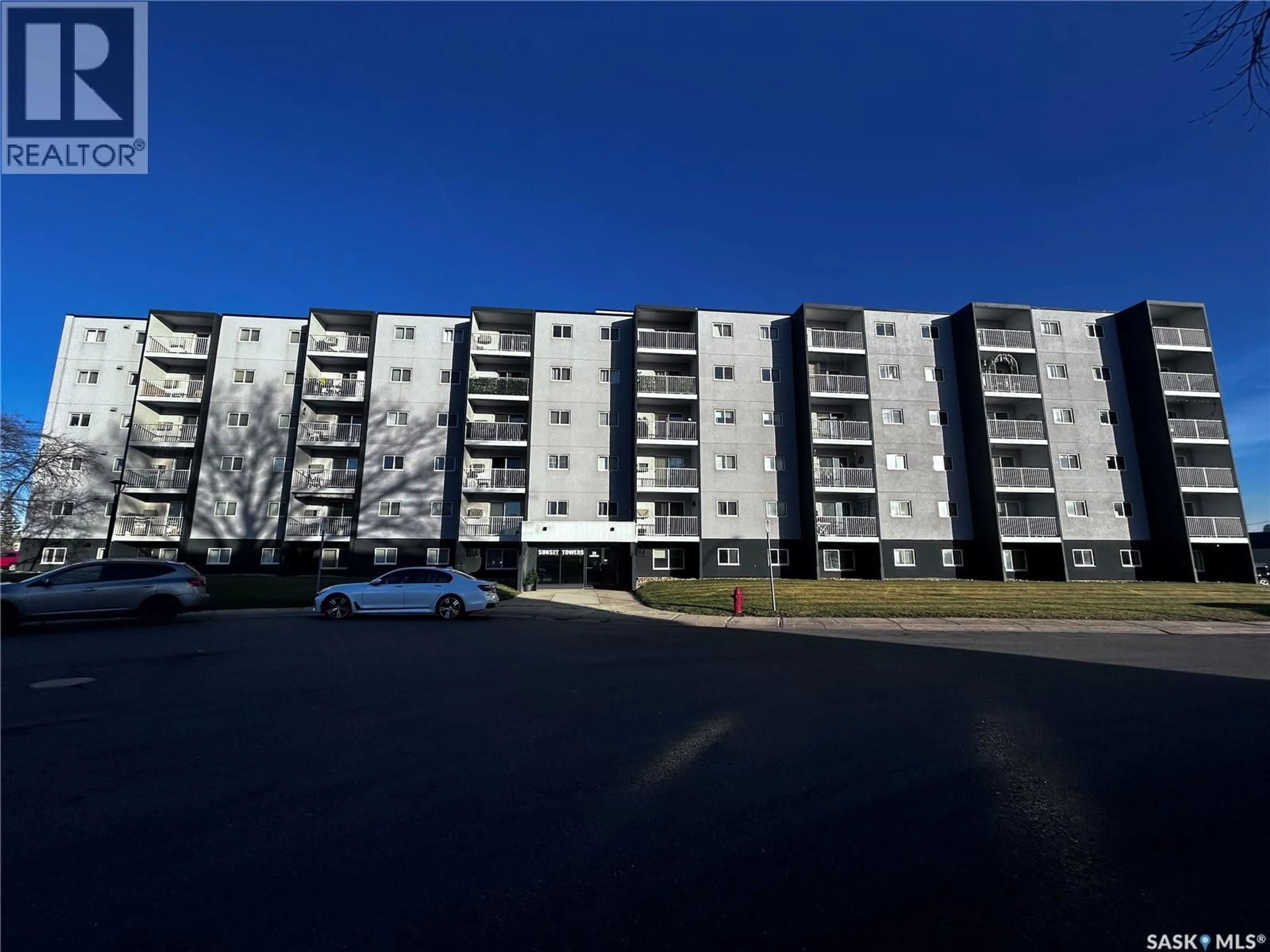 A pic from outside/outdoor area/front of a property/back of a property/a pic from drone, unknown for 610 20 KLEISINGER CRESCENT, Regina Saskatchewan S4R7M3