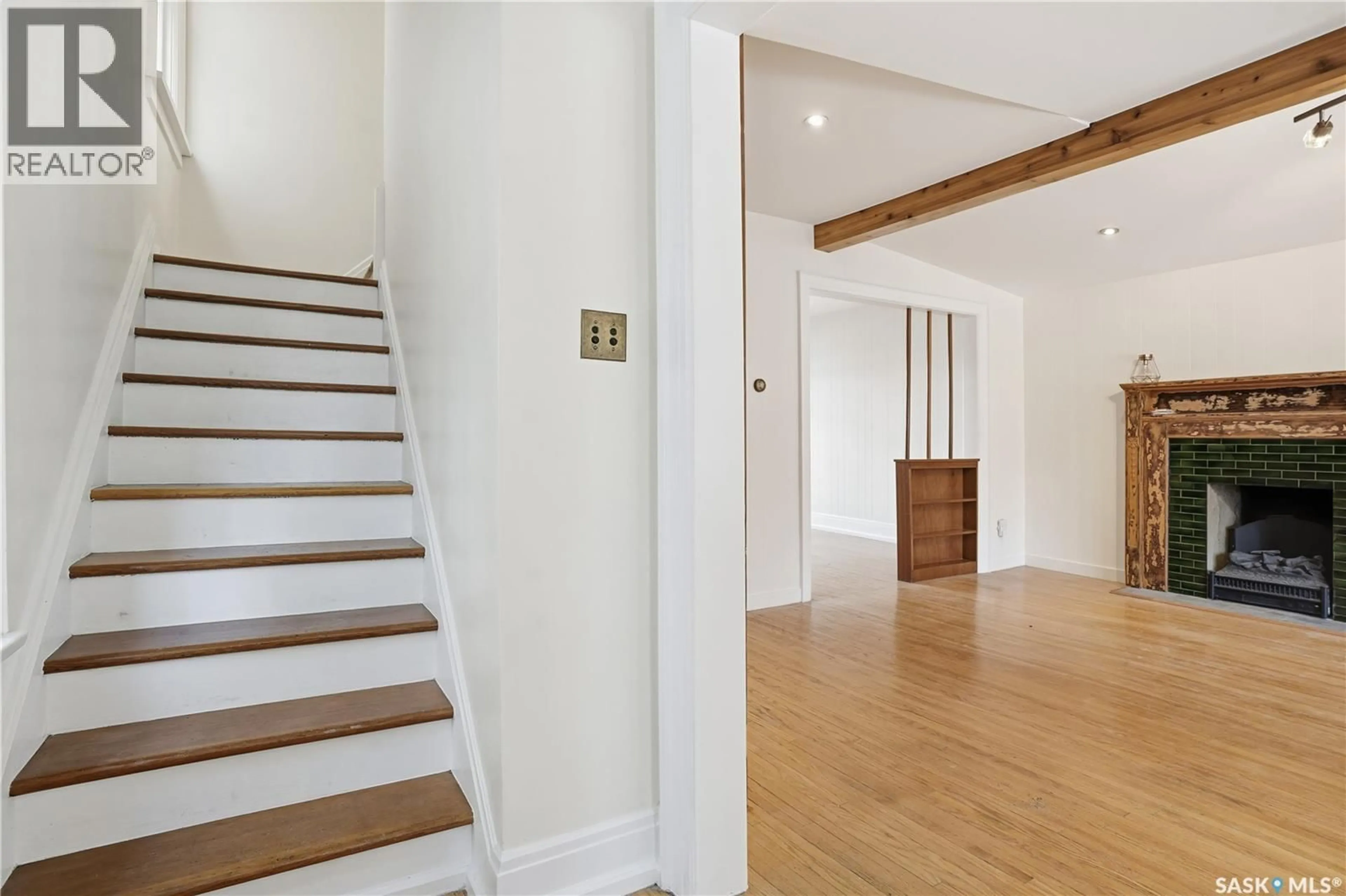 Indoor entryway for 2156 OSLER STREET, Regina Saskatchewan S4P1W6