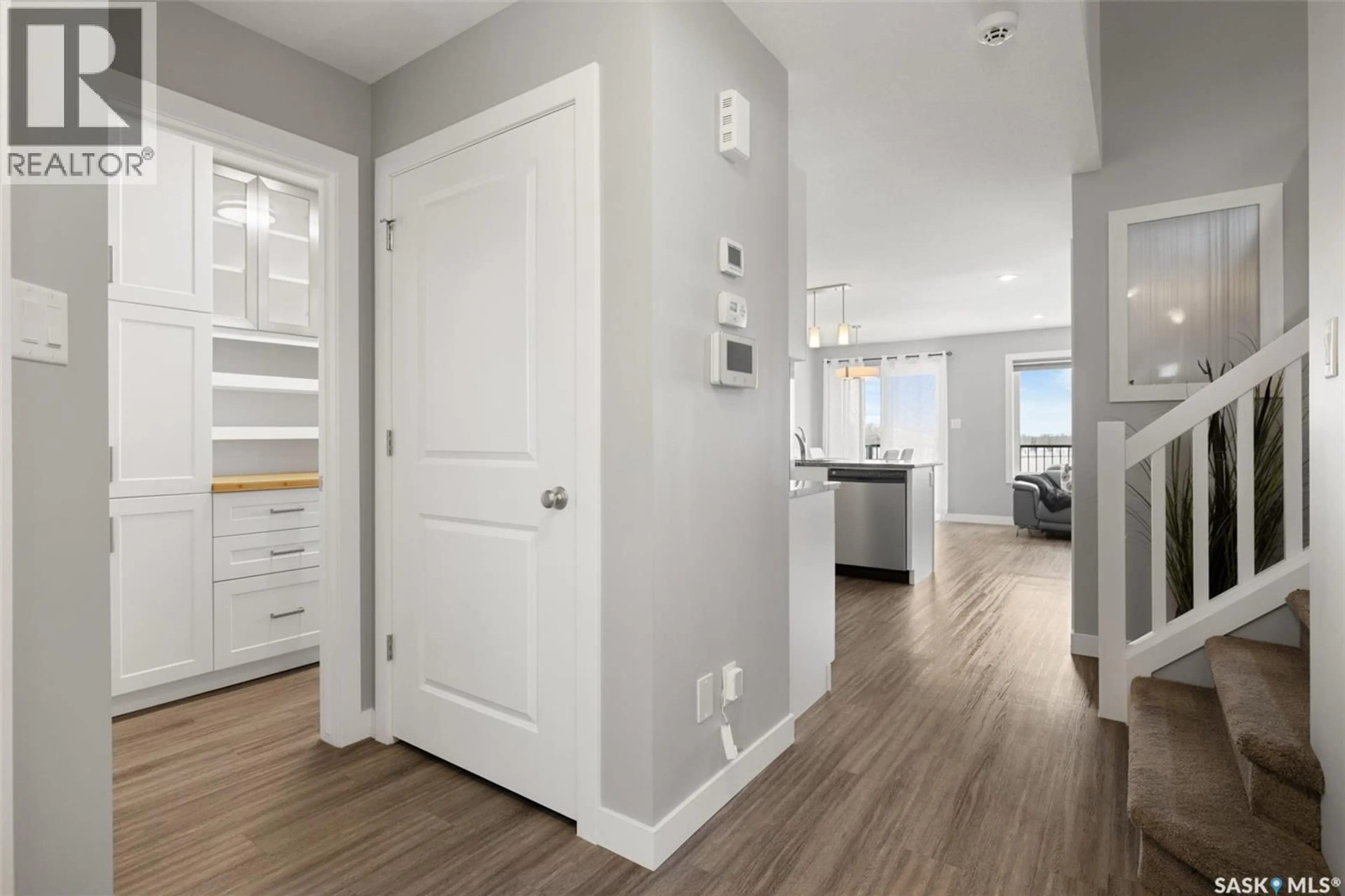 Indoor entryway for 8825 KESTRAL DRIVE, Regina Saskatchewan S4Y0C2