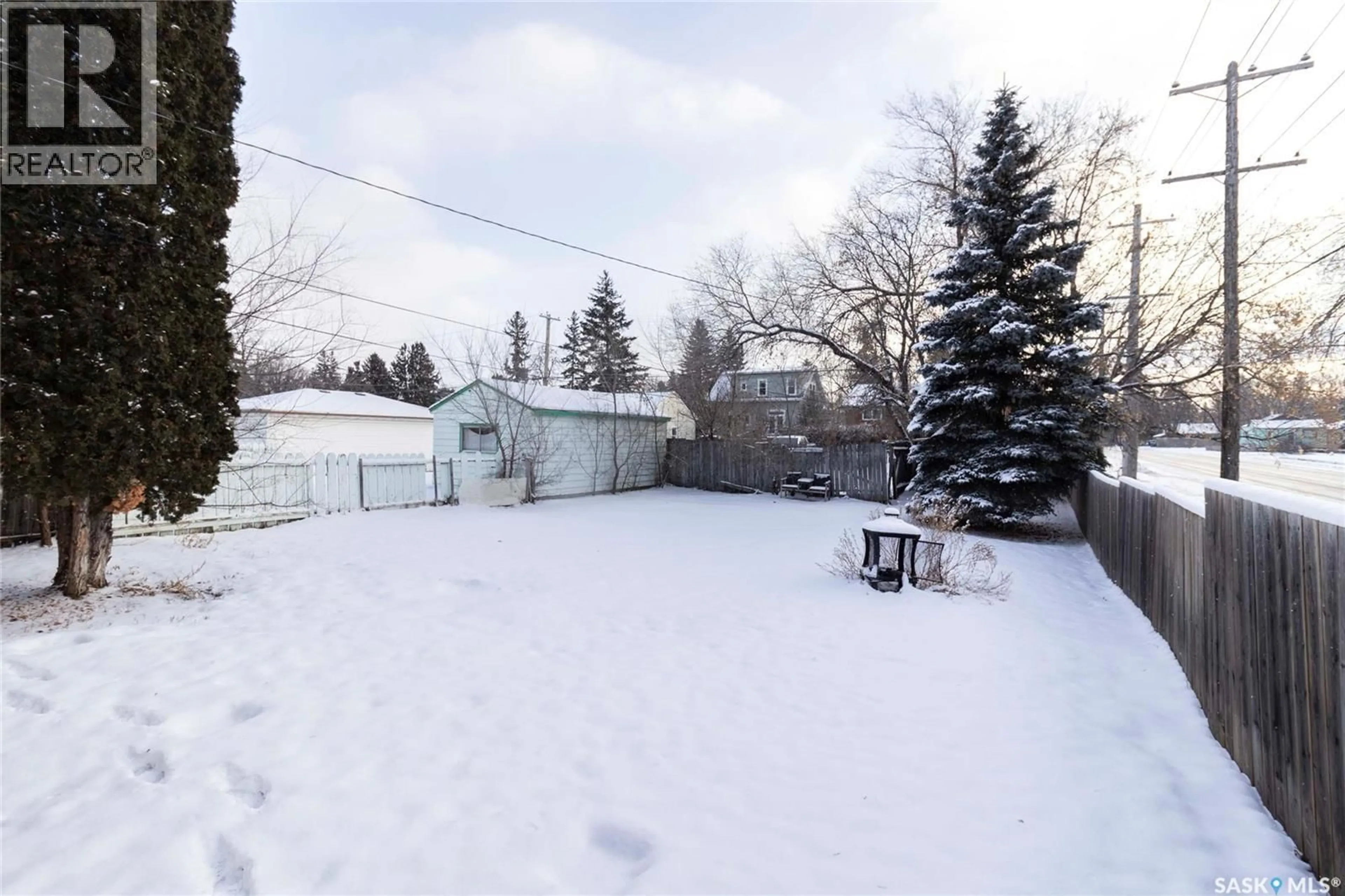 A pic from outside/outdoor area/front of a property/back of a property/a pic from drone, street for 1302 11TH STREET, Saskatoon Saskatchewan S7H0G5