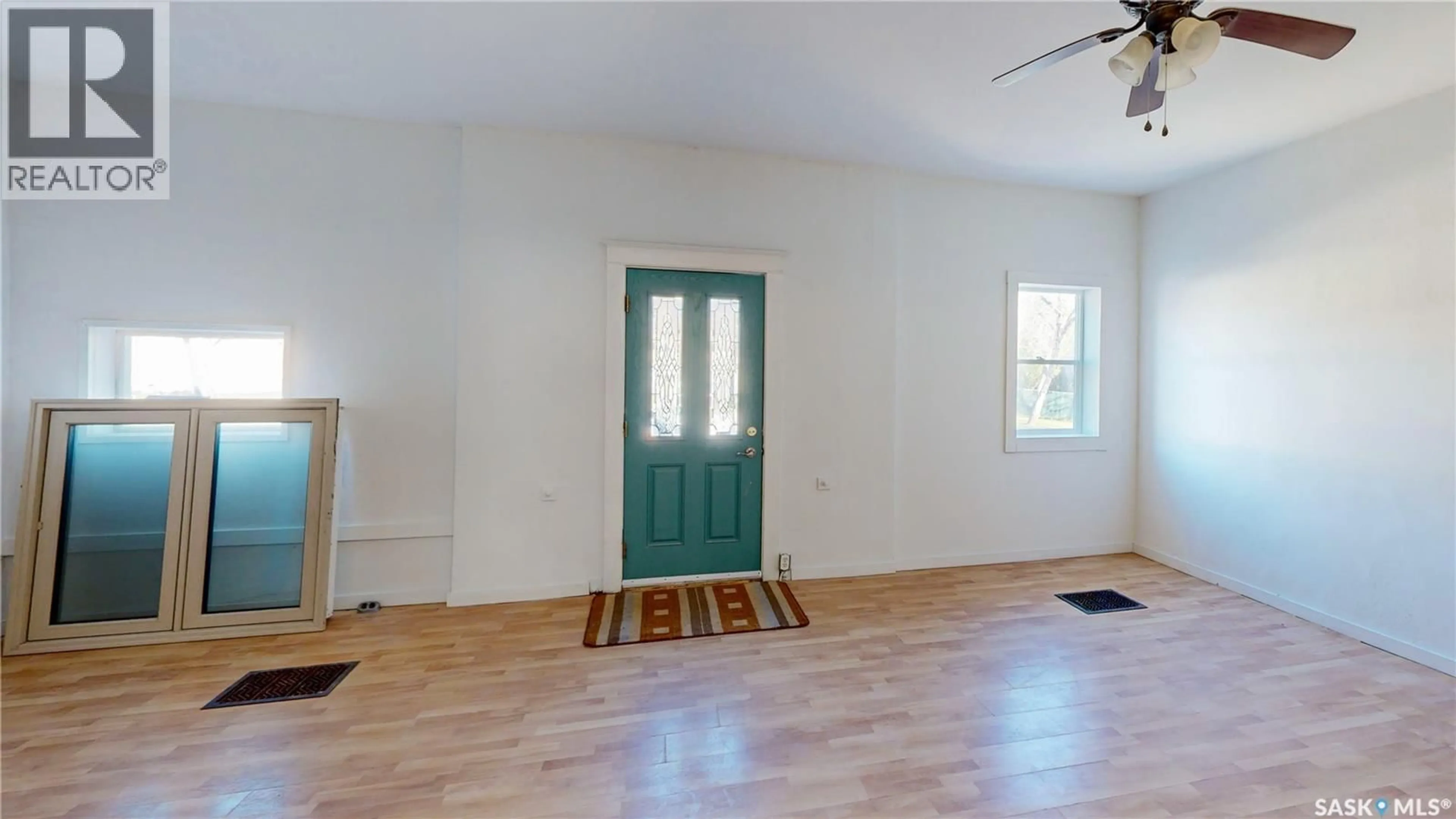 Unknown for 827 15TH AVENUE, Regina Saskatchewan S4N0V2