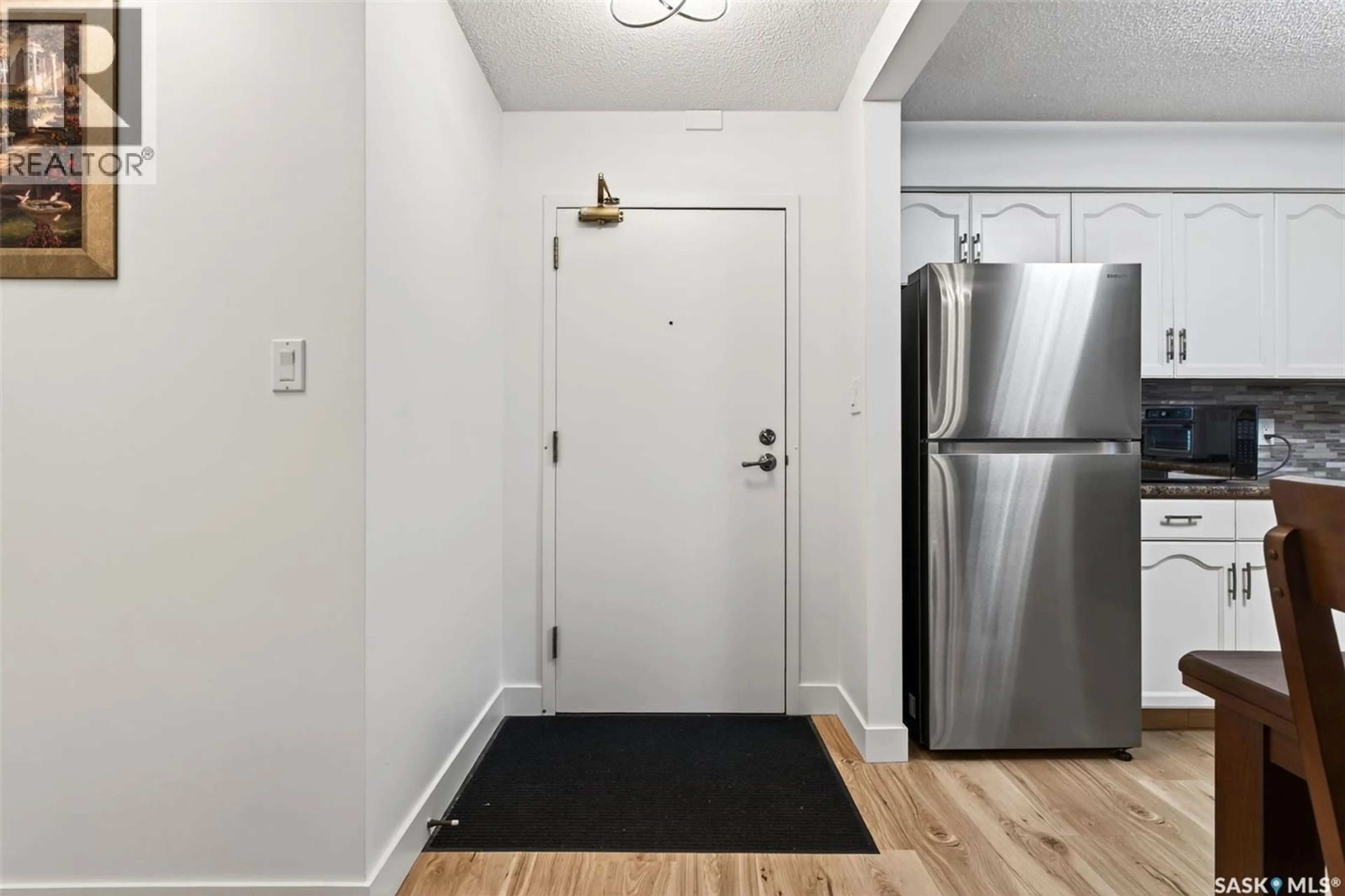 Indoor entryway for 131 960 ASSINIBOINE AVENUE, Regina Saskatchewan S4V2P8