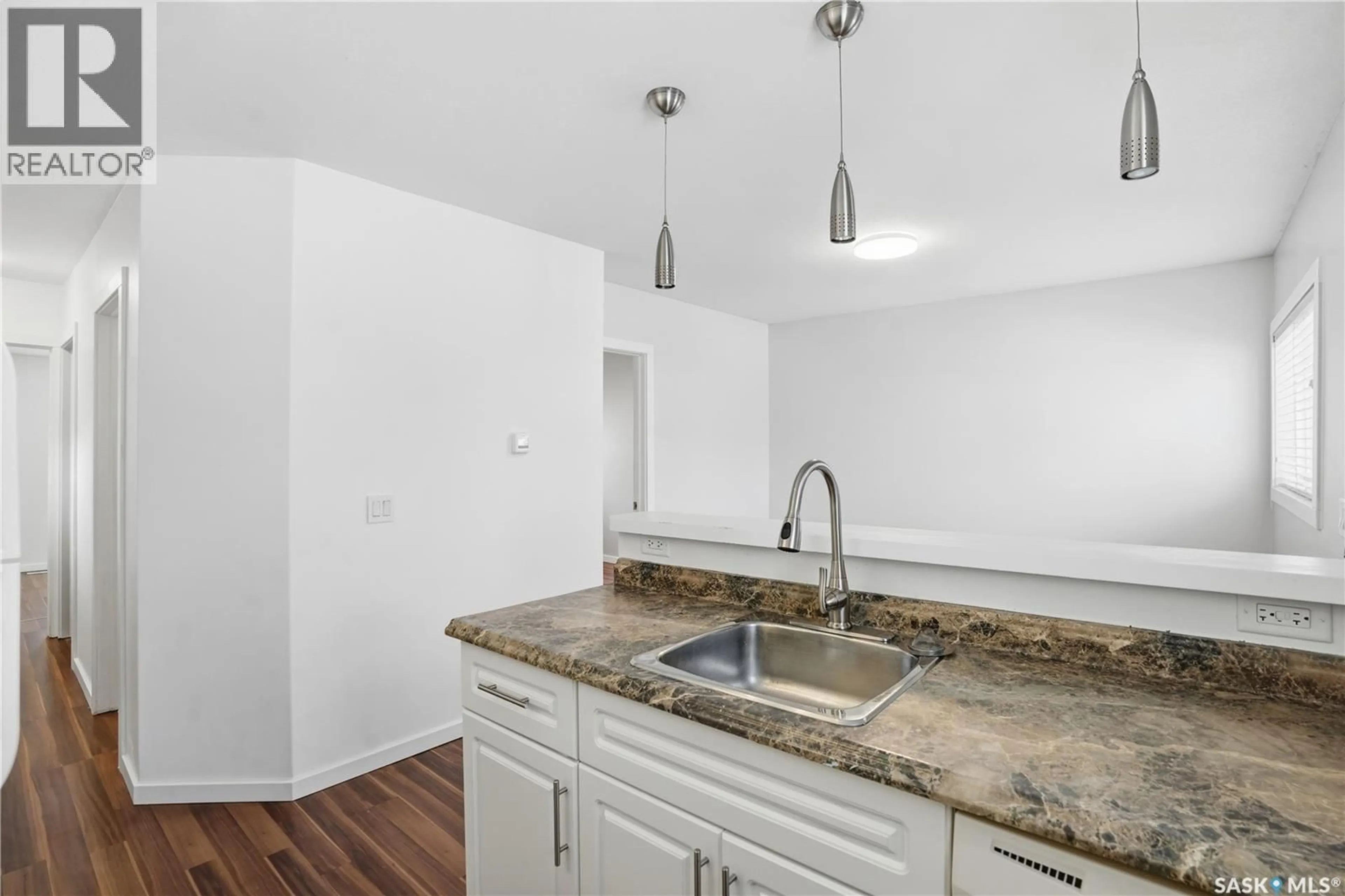 Standard kitchen, unknown for 1056 MCTAVISH STREET, Regina Saskatchewan S4T3V3