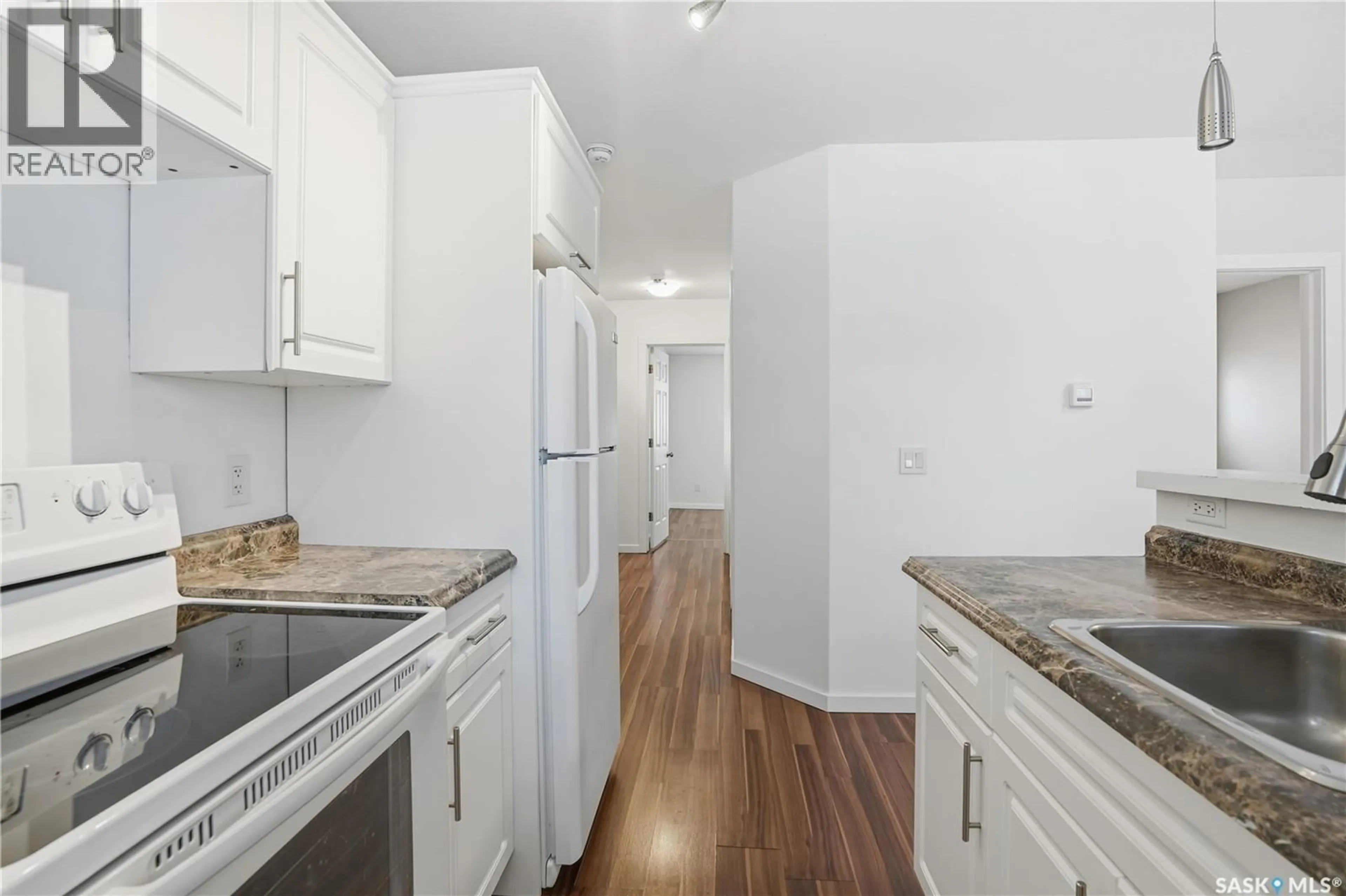 Standard kitchen, unknown for 1056 MCTAVISH STREET, Regina Saskatchewan S4T3V3