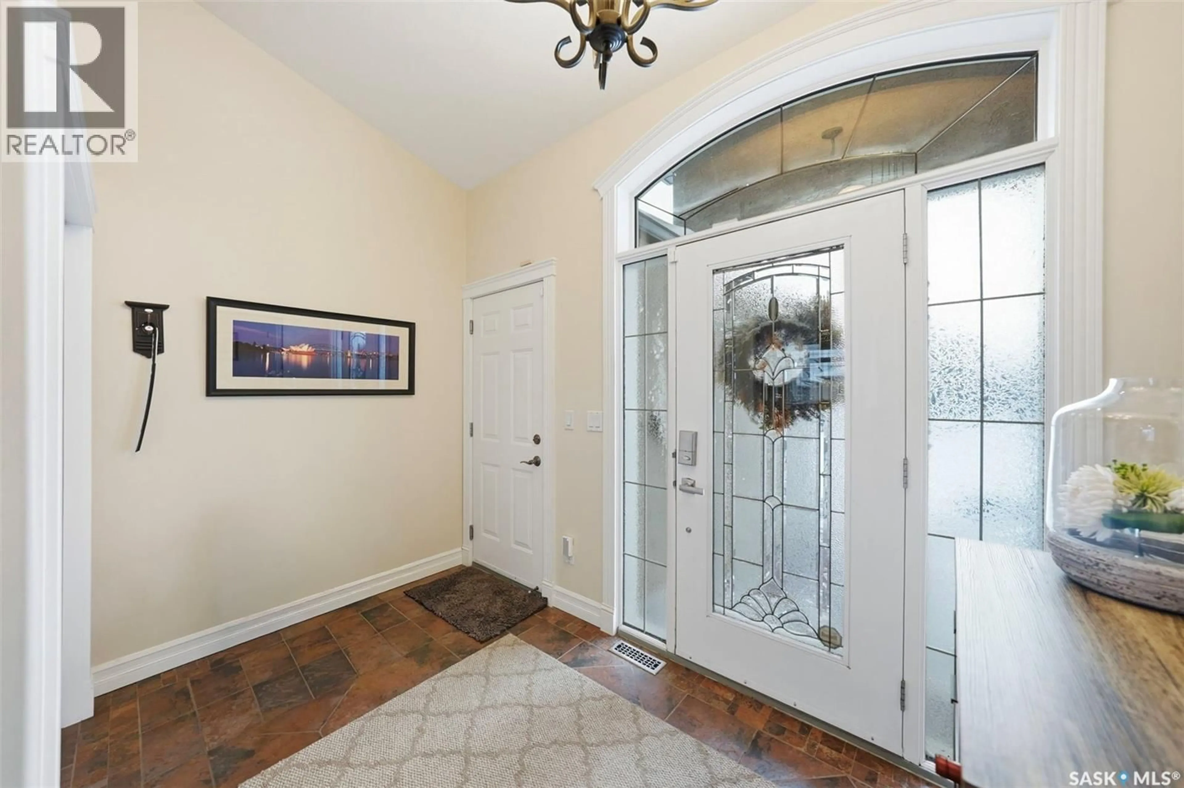 Indoor entryway for 1202 BEECHMONT VIEW, Saskatoon Saskatchewan S7V1E1