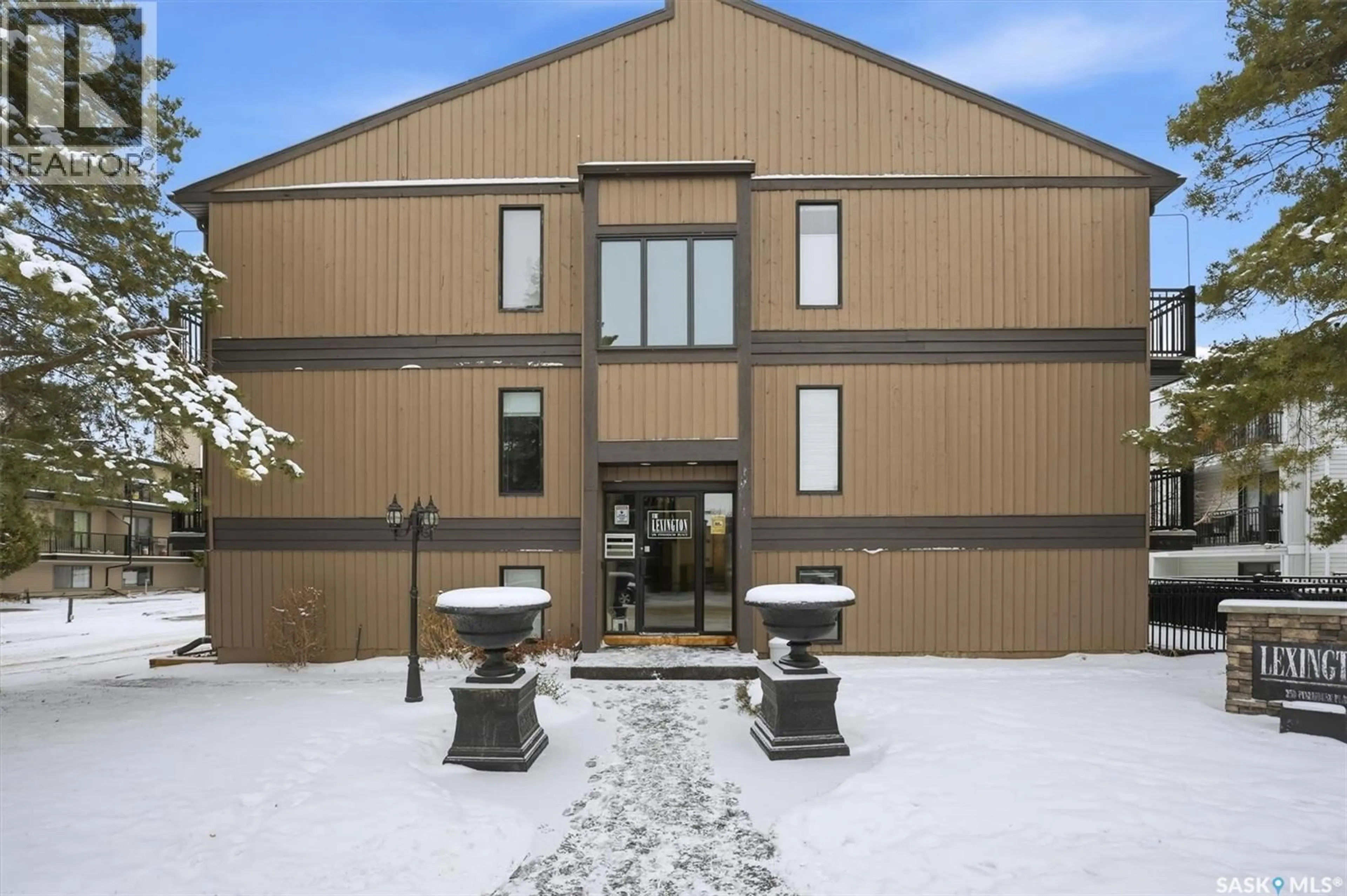 Patio, building for 205 250 PINEHOUSE PLACE, Saskatoon Saskatchewan S7K4X1