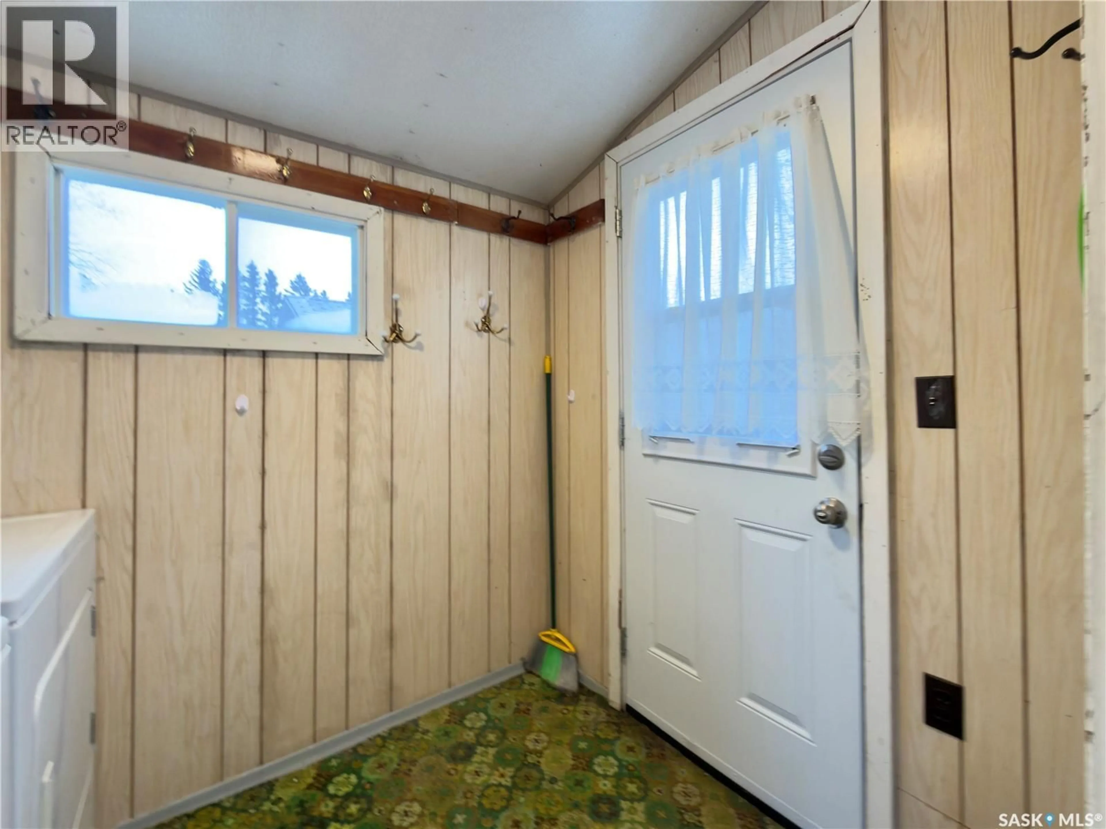 Indoor entryway for 221 ELSA STREET, Margo Saskatchewan S0A2M0